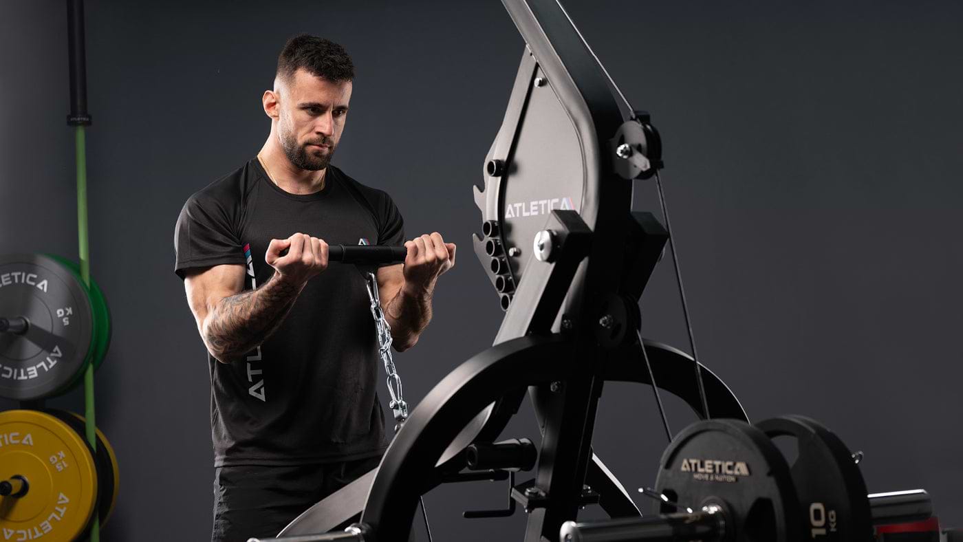 Training am Multigym-Seilzug