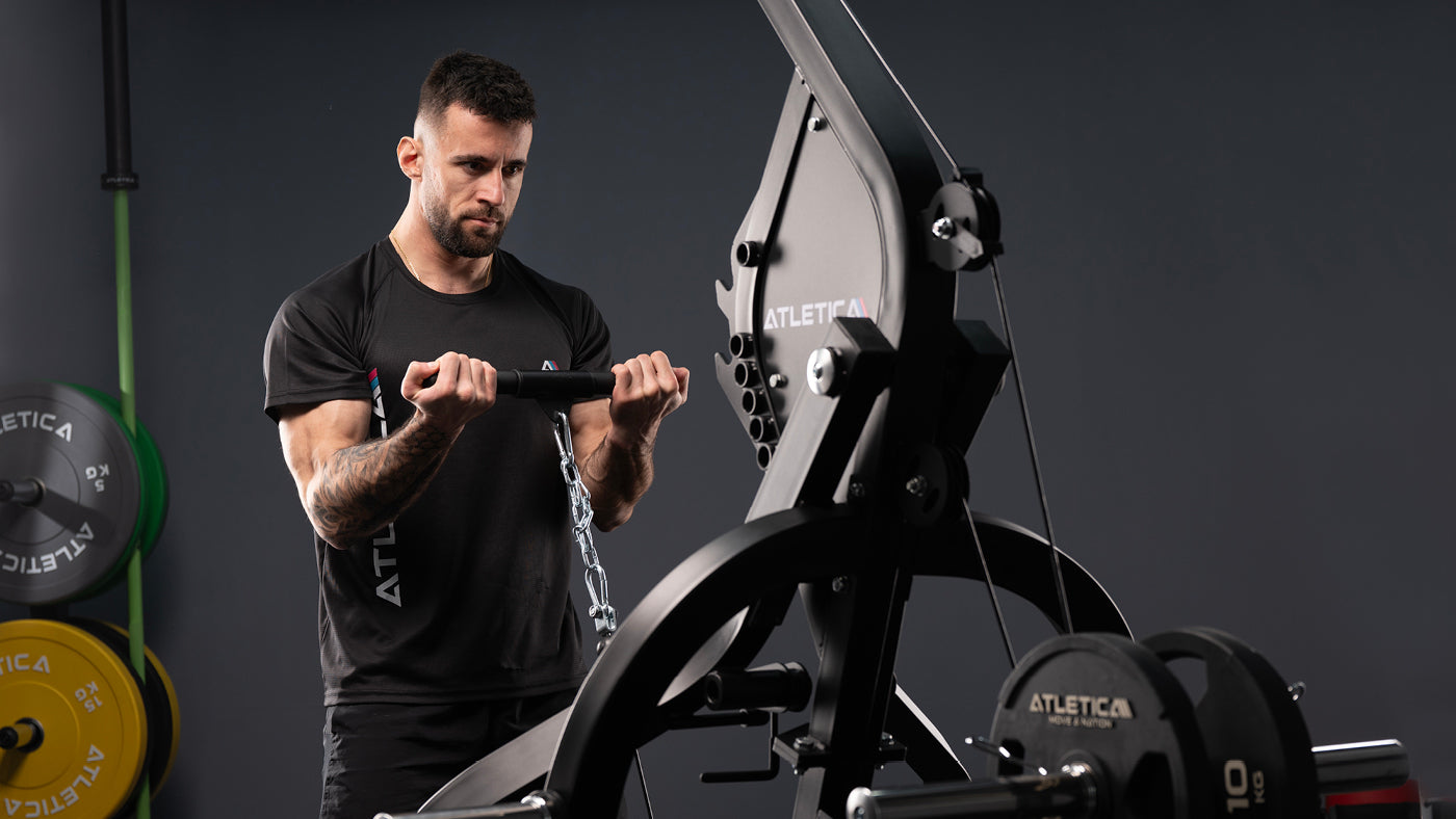 Training am Multigym-Seilzug