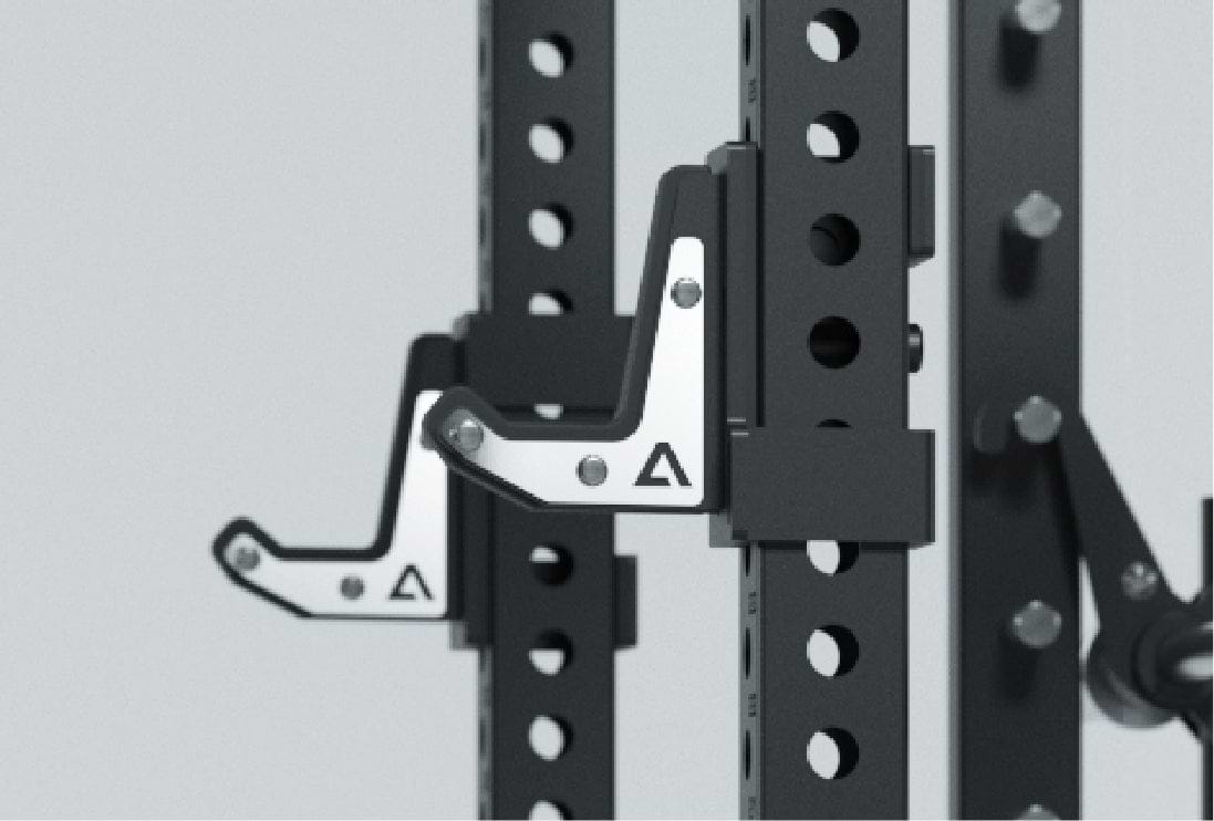 J-Hooks auf dem R8 Defender Power Rack