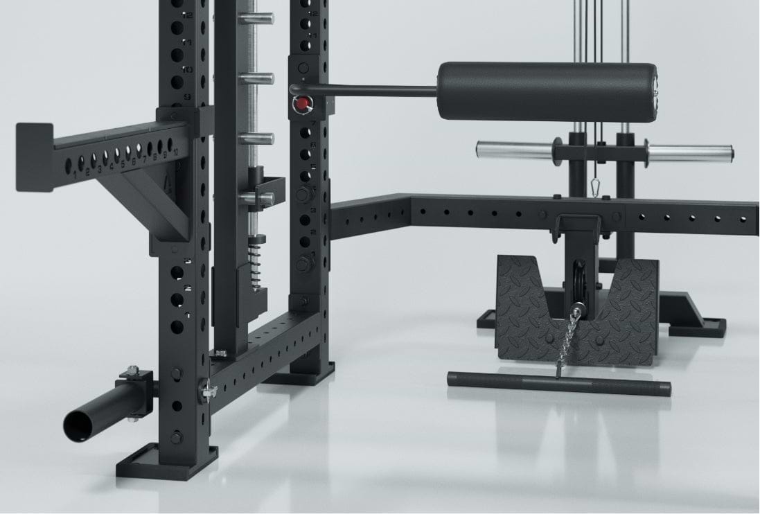 Ruderstation und Zubehör am R8 Defender Power Rack