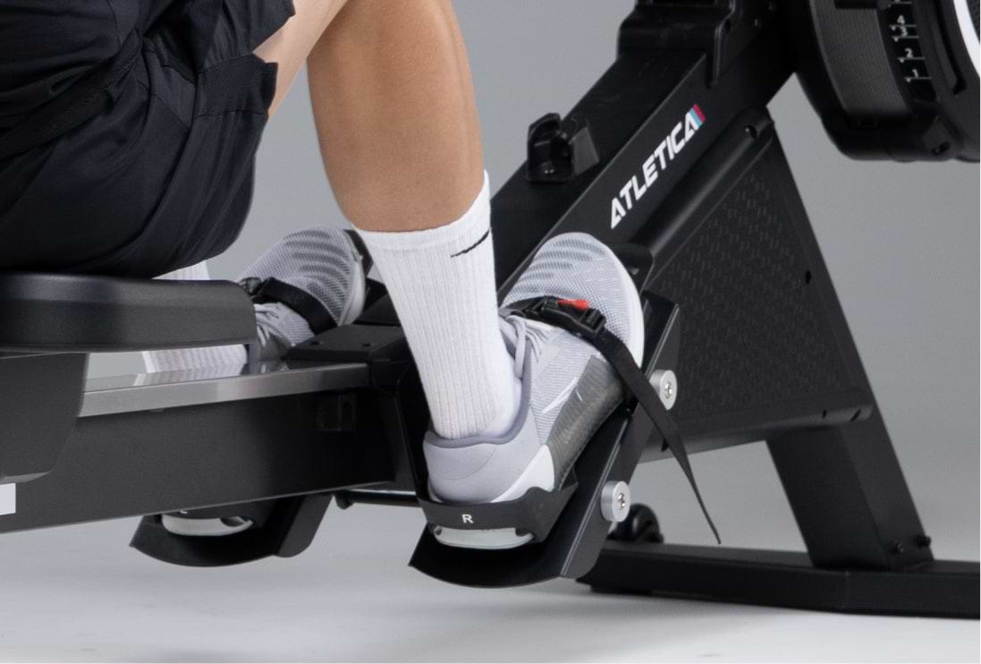 Fußschlaufen für perfekten Halt am MagnaRow Rudergerät von Atletica