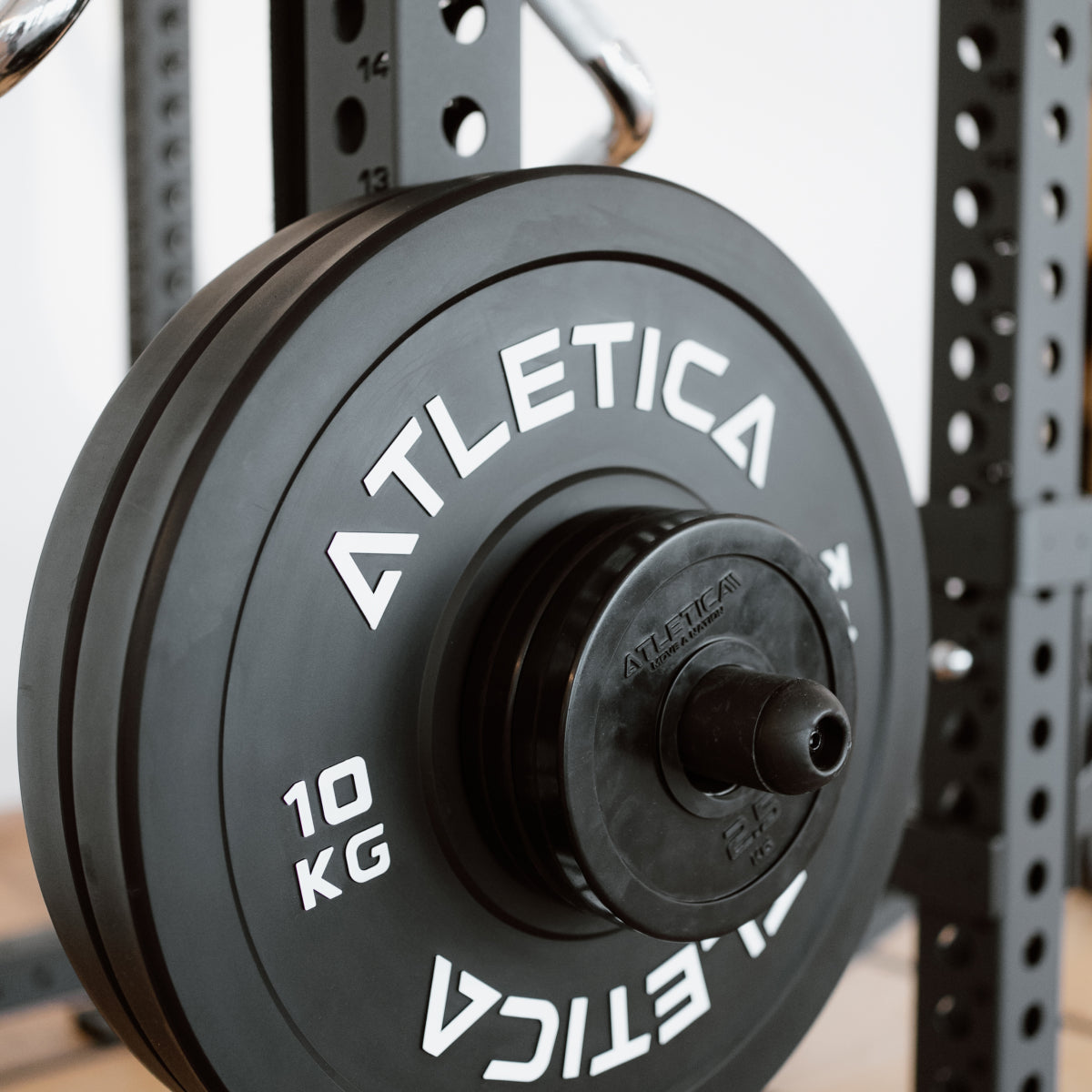 Atletica Hantelscheiben am Power Rack