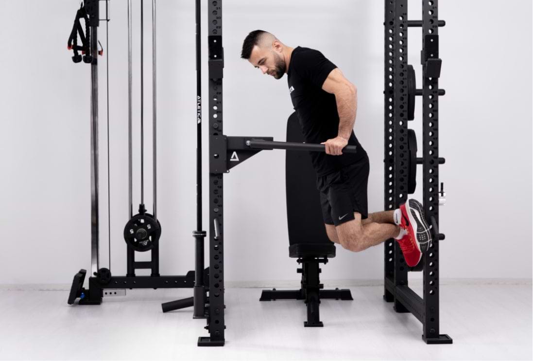 Dips an der Dip Station am R8 Raptor