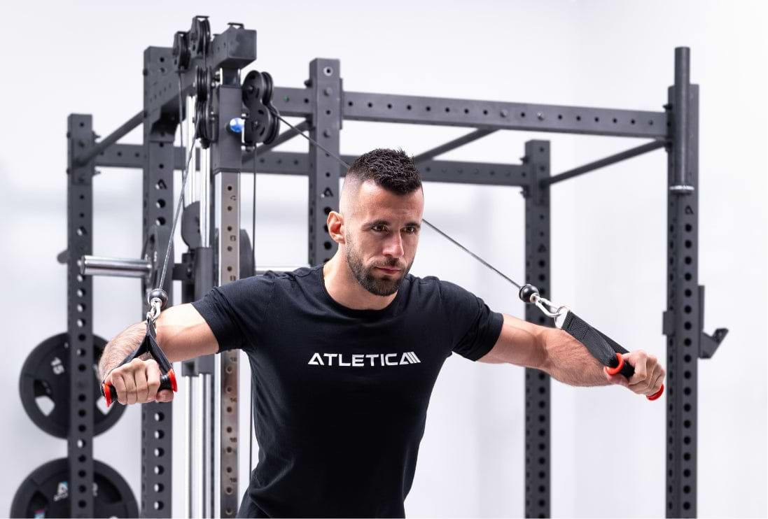 Unilaterales Training an den unabhängigen Pulleys vom R8 Raptor Power Rack