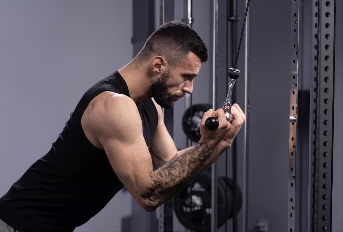 Lat Pulldown an der R8 Nitro Cable Station