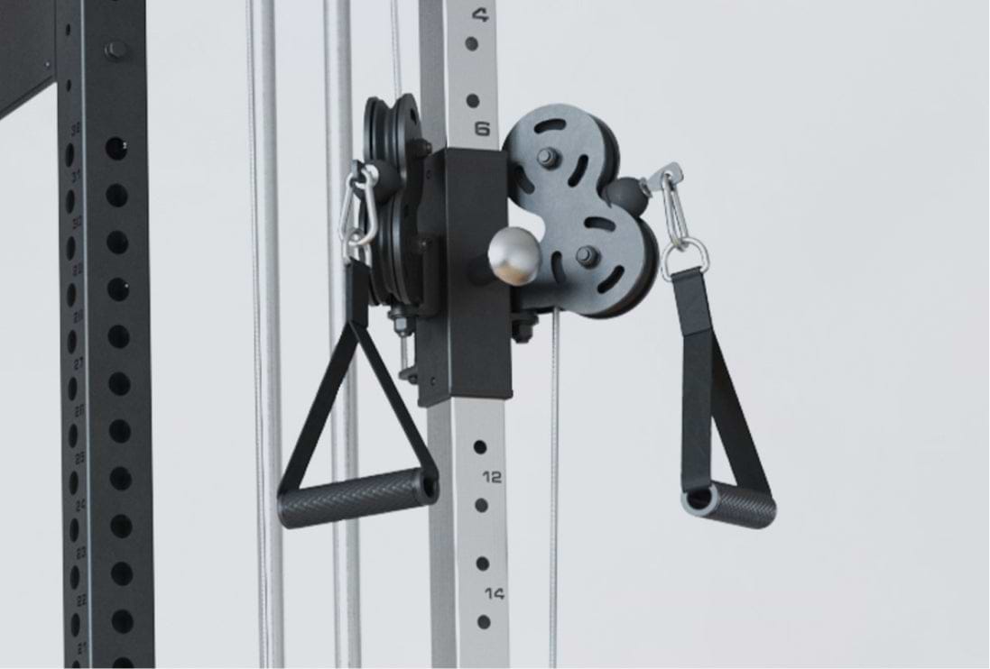 R8 Sentinel Power Rack: integrierter Kabelzug