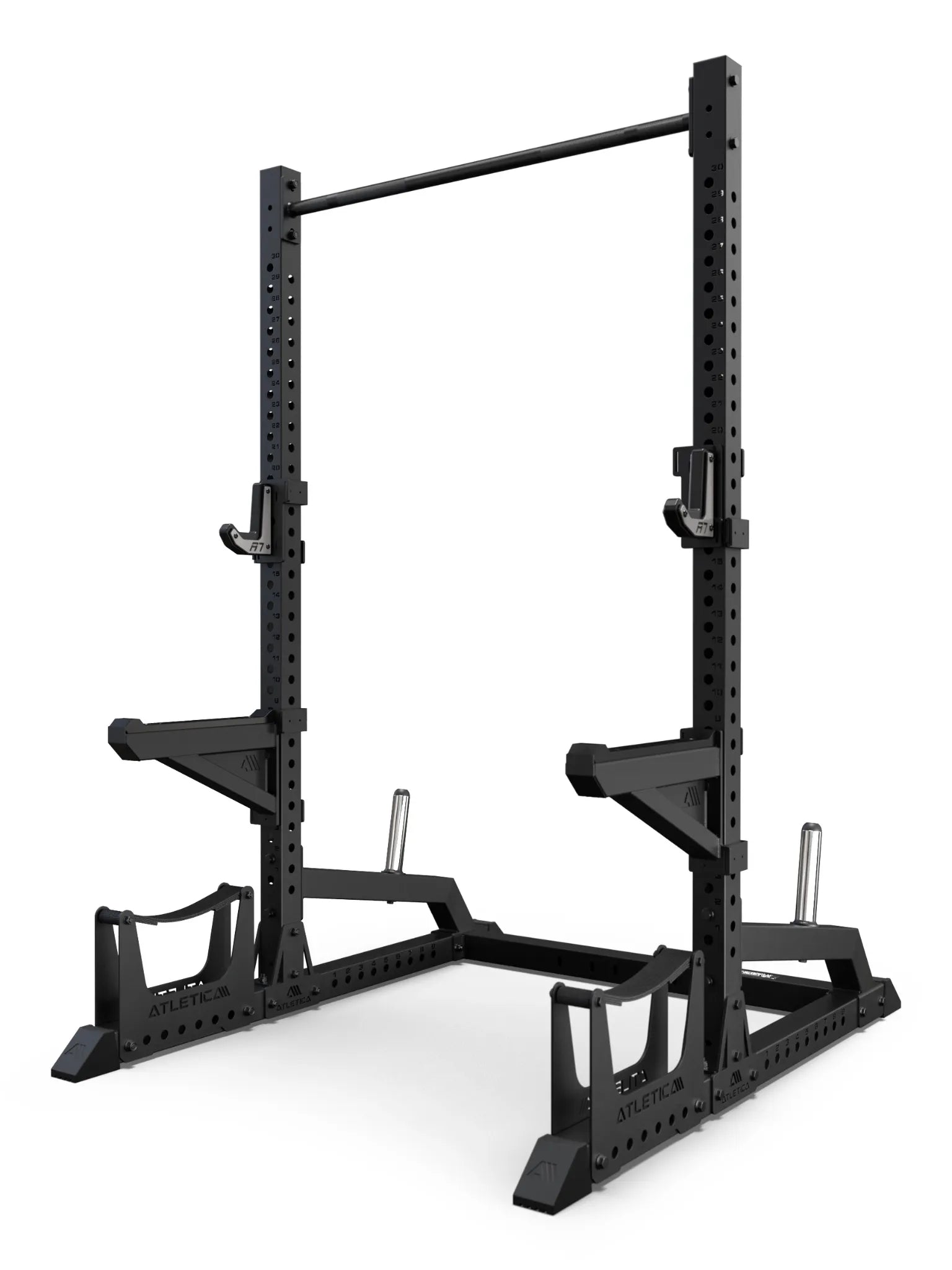 R7 Half Rack – Gesamtansicht mit Klimmzugstange, J-Hooks, Safety Spotter Armen und bodennahen Gurtablagen