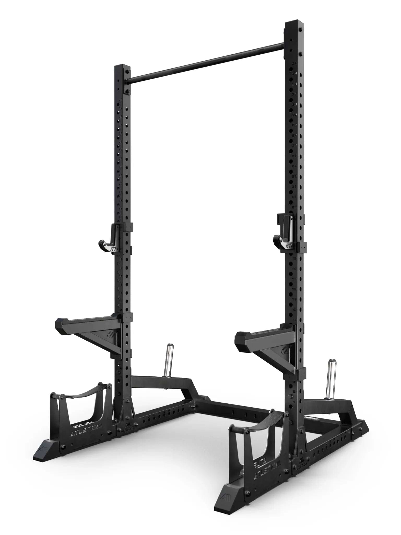 R7 Half Rack – Gesamtansicht mit Klimmzugstange, J-Hooks, Safety Spotter Armen und bodennahen Gurtablagen