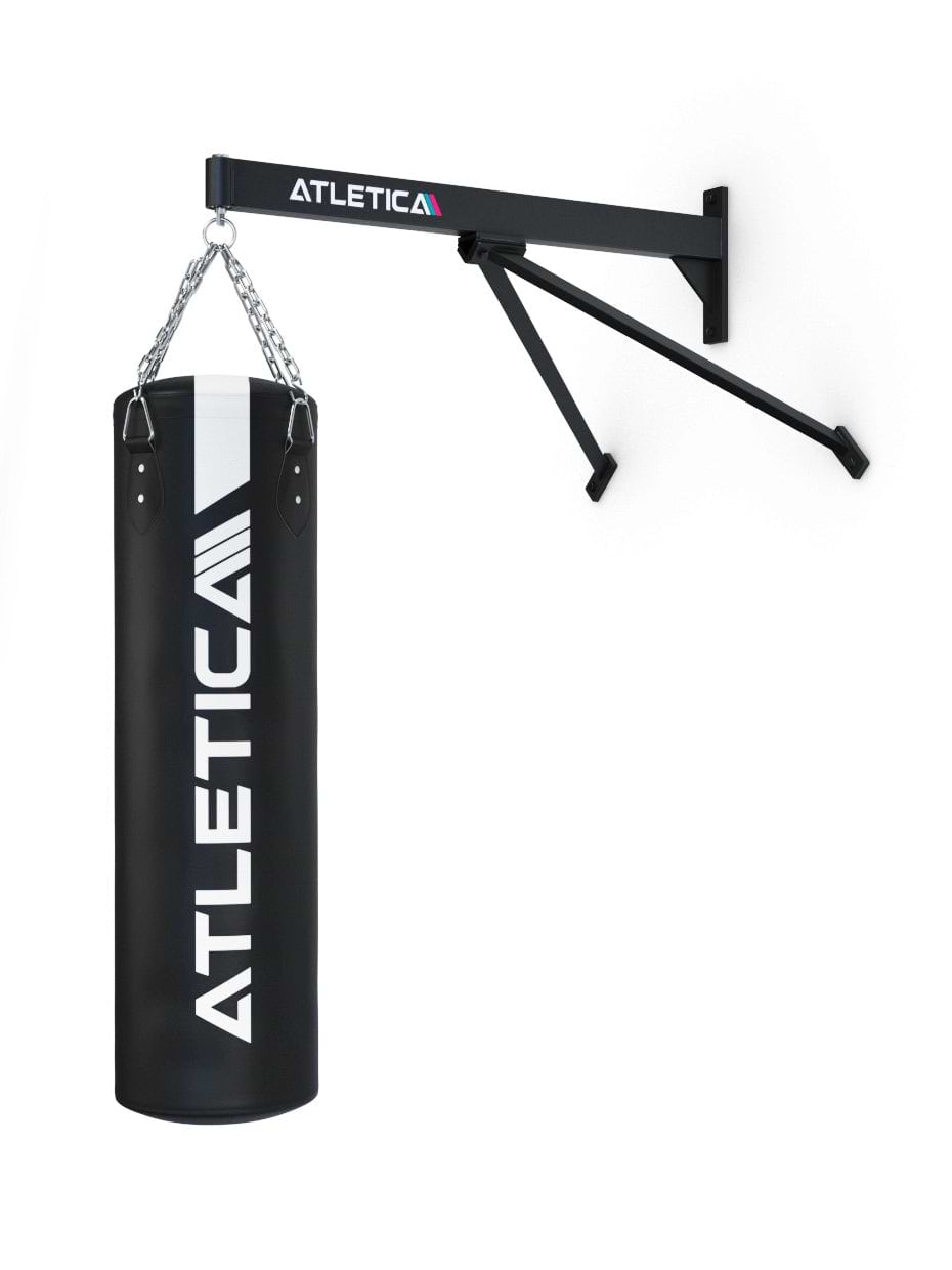 Boxsack mit Kette an Wandhalterung