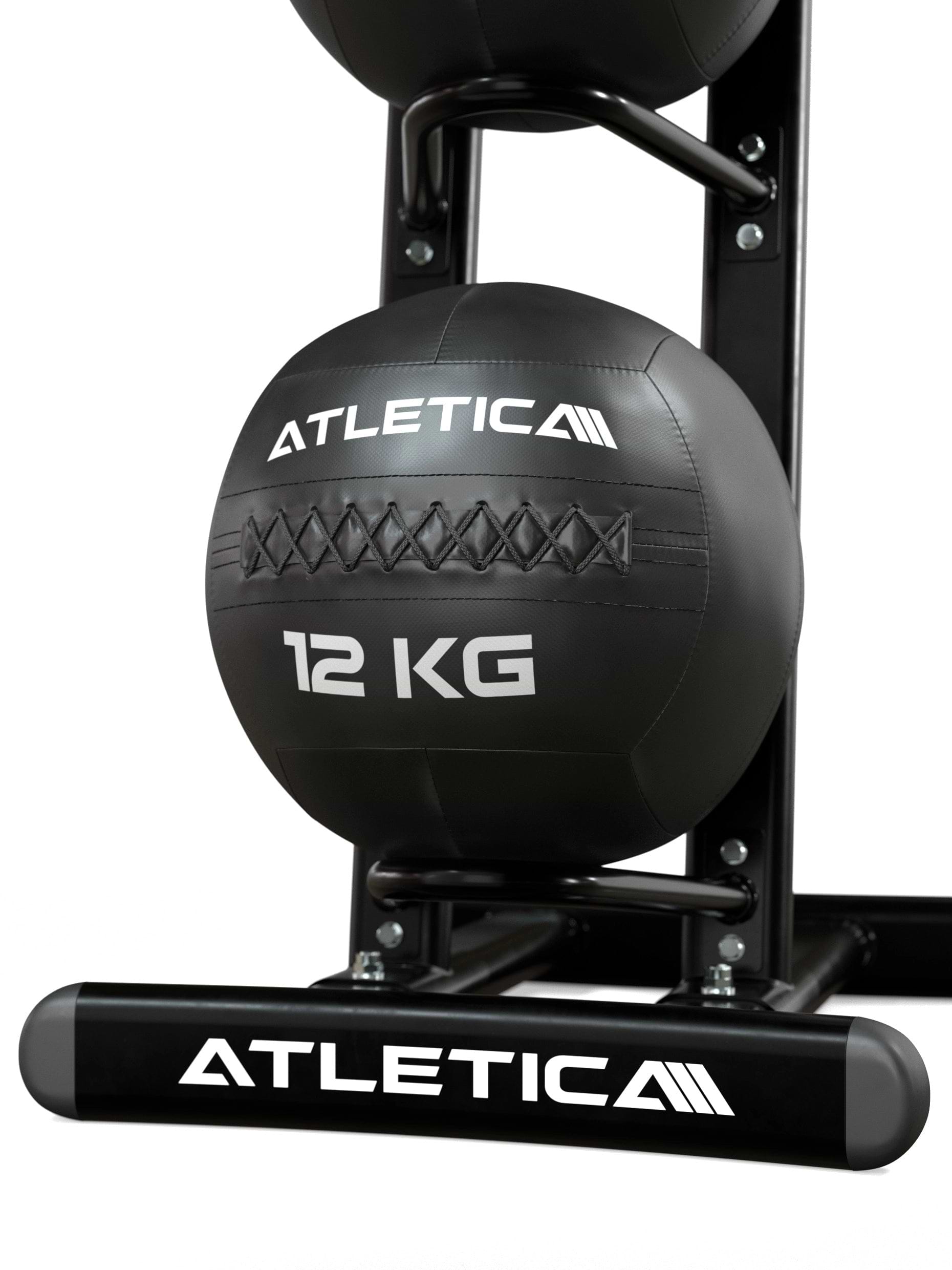 ATLETICA WallBall Ständer – detaljevisning 12-kg-Ball i holder| stabiler Sitz
