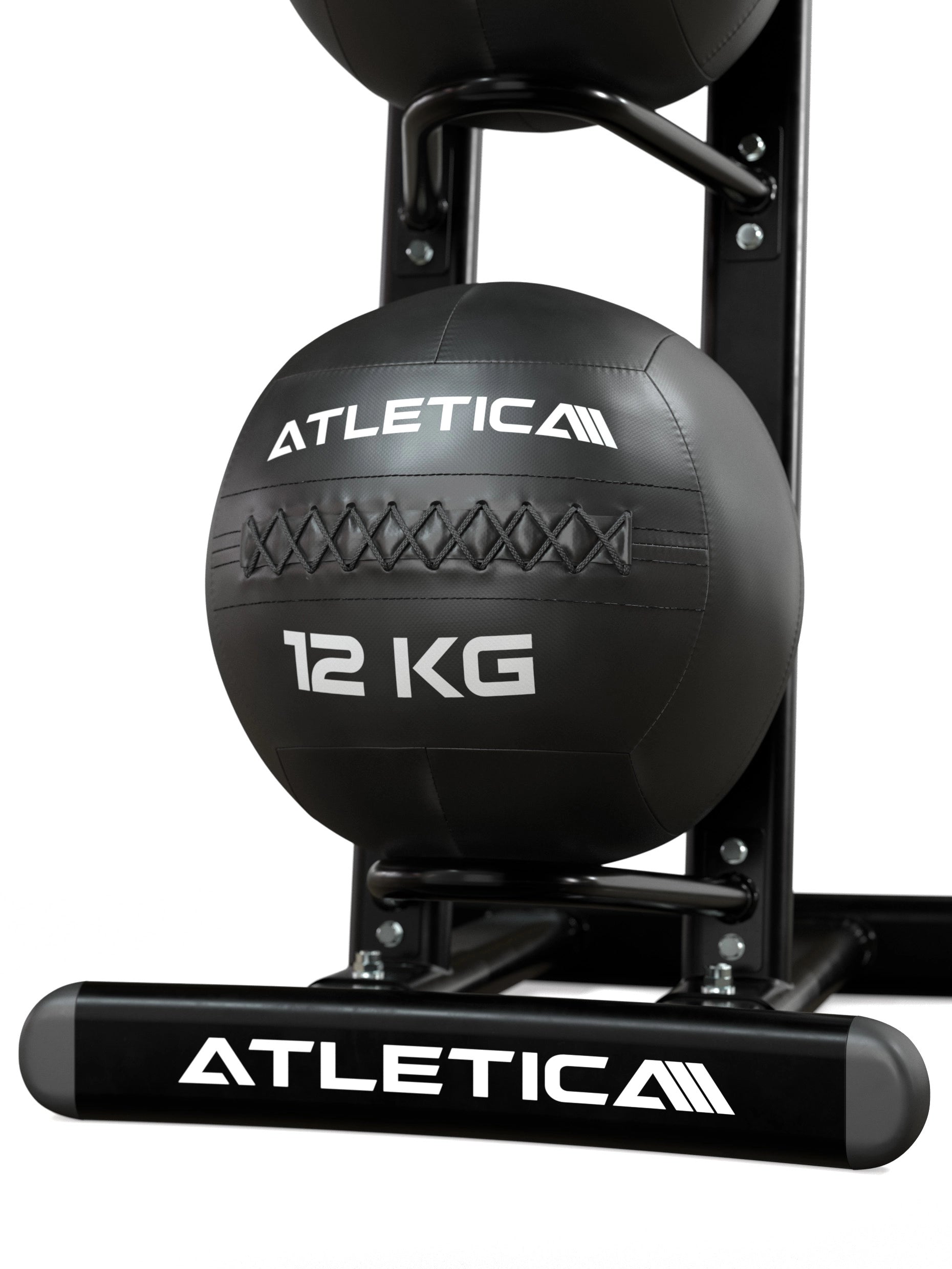 ATLETICA WallBall Ständer – detaljevisning 12-kg-Ball i holder| stabiler Sitz