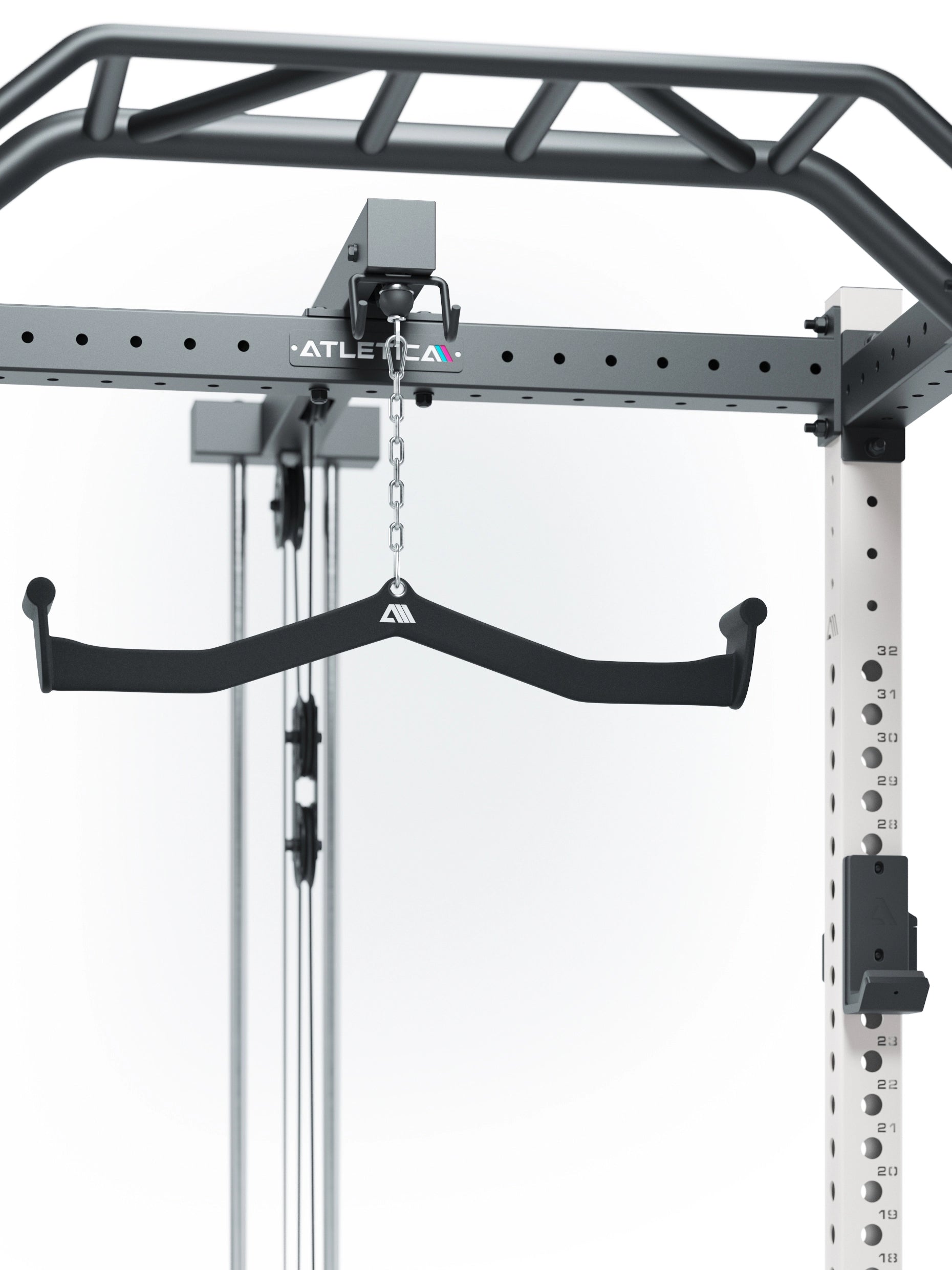 Atletica Power Rack R8 BlackHawk mit weißen Uprights und Klimmzugstange