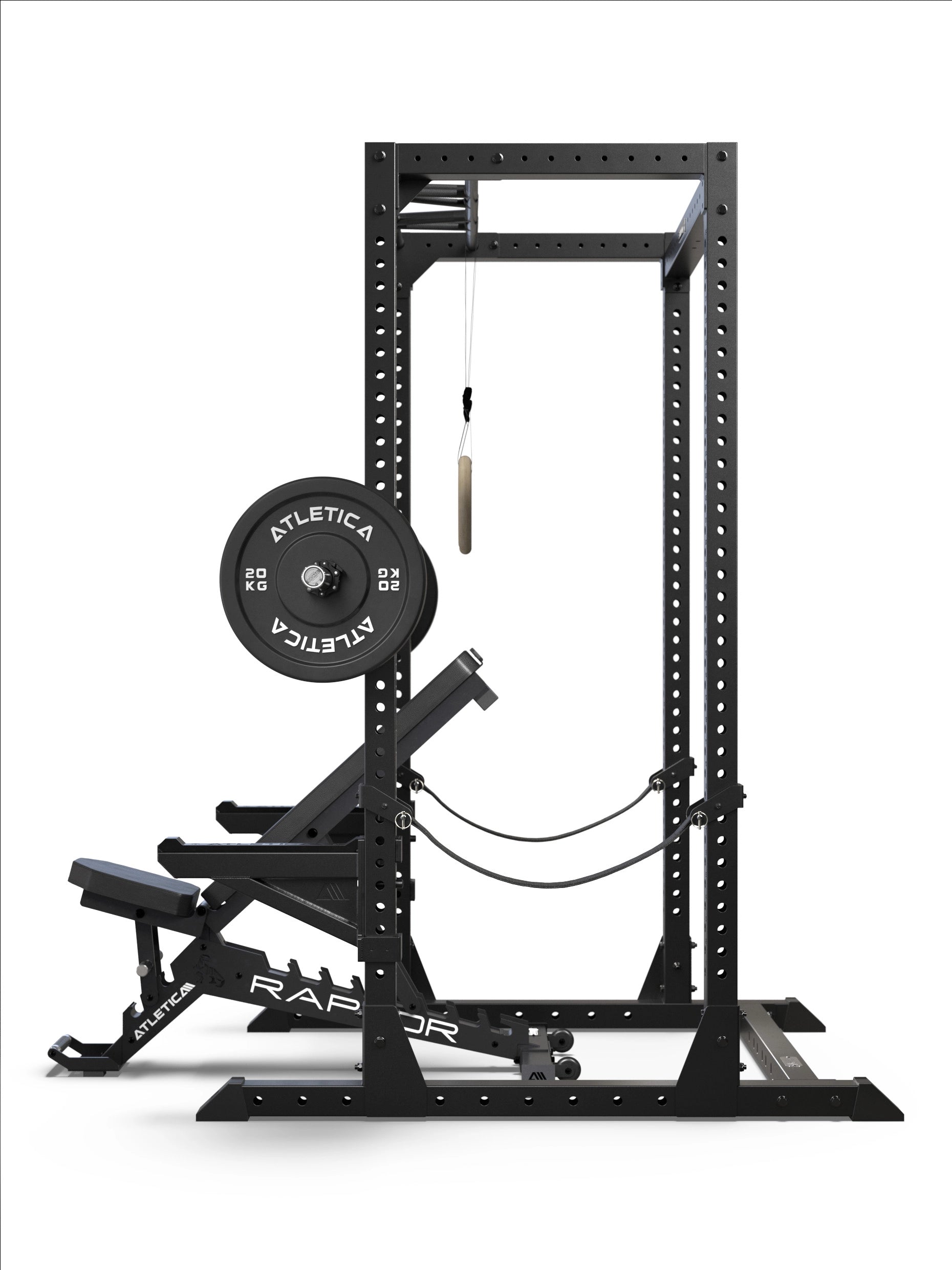 R7 Root Power Rack 224 cm: 4-Pfosten Cage mit Performance J-Hooks und Spotter Arms, Seitenansicht mit Langhantel mit Bumper Plates, Turnringen und Atletica Raptor Hantelbank