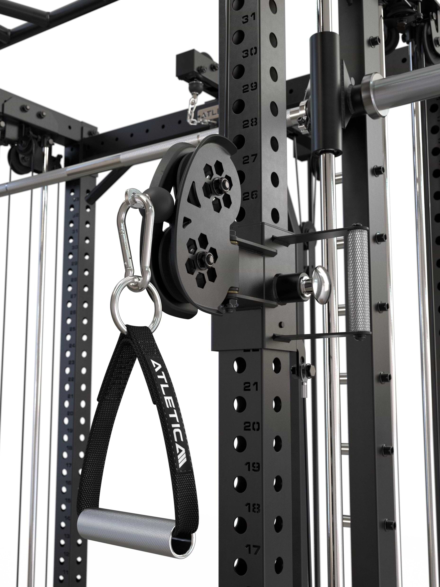R7-Fighter Power Rack Detailaufnahme der Kabelzugrolle mit Einzelgriff, Karabiner und höhenverstellbarer Führungsschiene