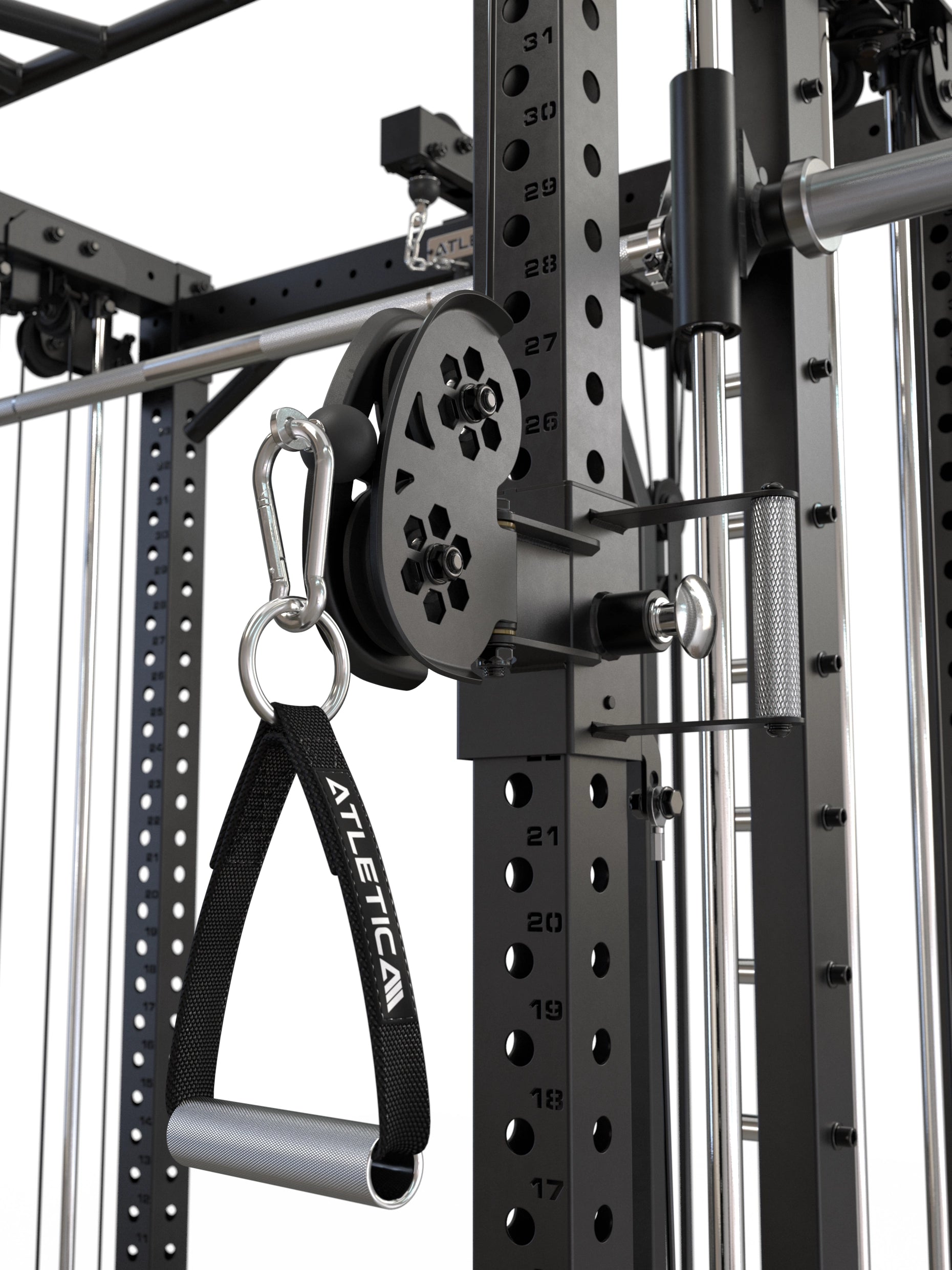 R7-Fighter Power Rack Detailaufnahme der Kabelzugrolle mit Einzelgriff, Karabiner und höhenverstellbarer Führungsschiene