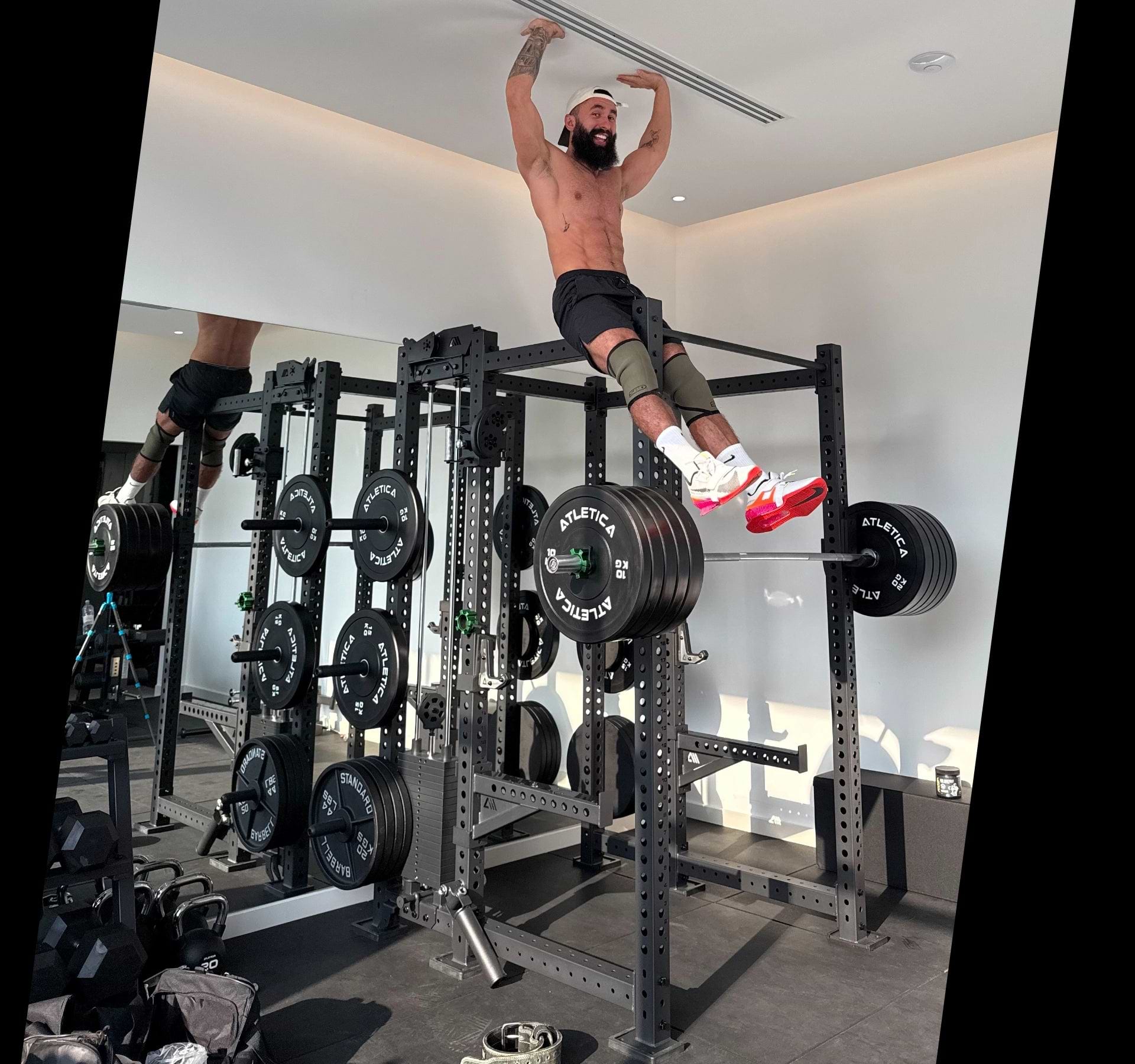 Atletica Athleten: Powerlifter Anatoly auf seinem R8 Power Rack