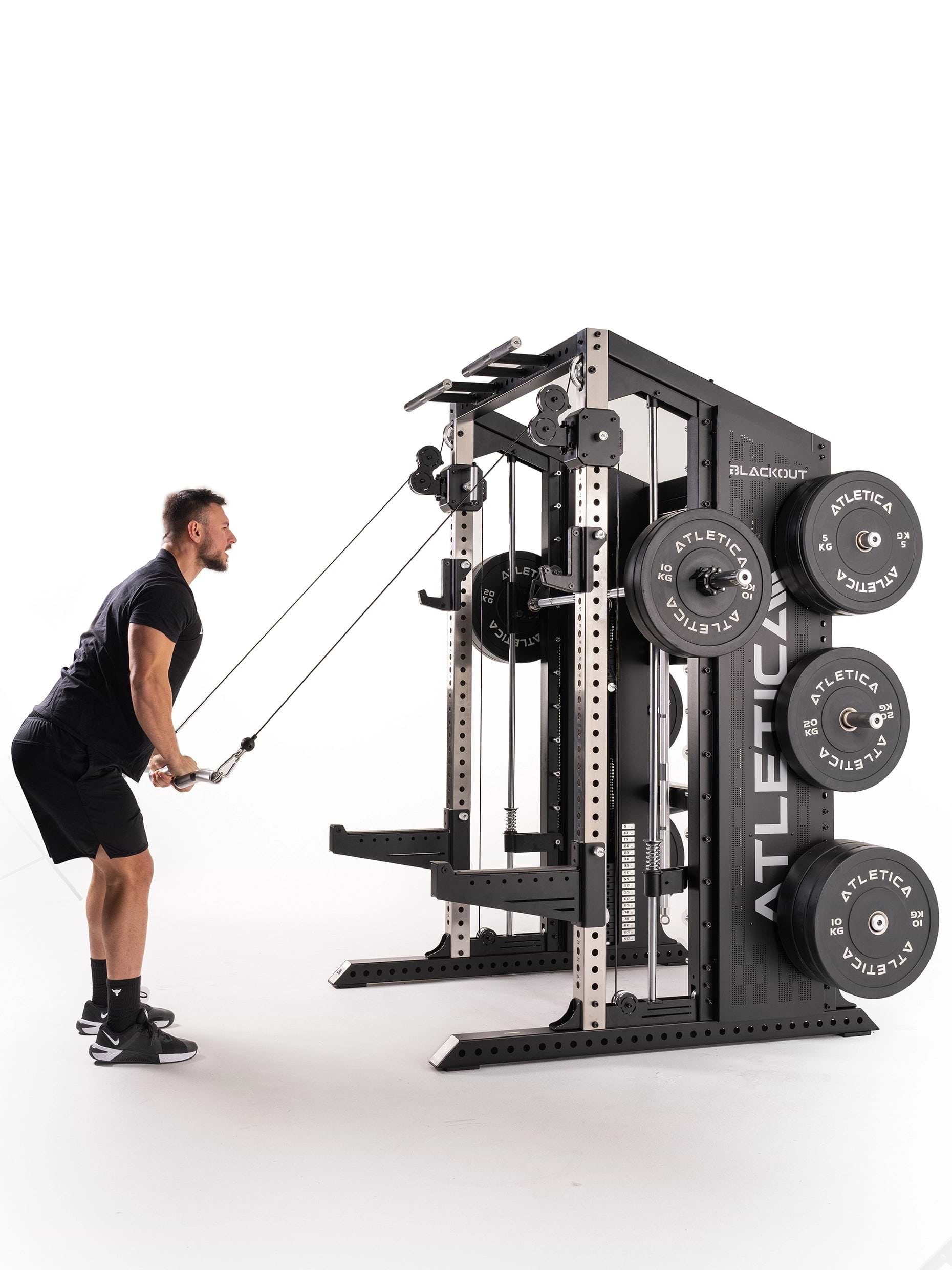 Seiltraining an der Blackout Kraftstation von Atletica: ideal für Krafttraining