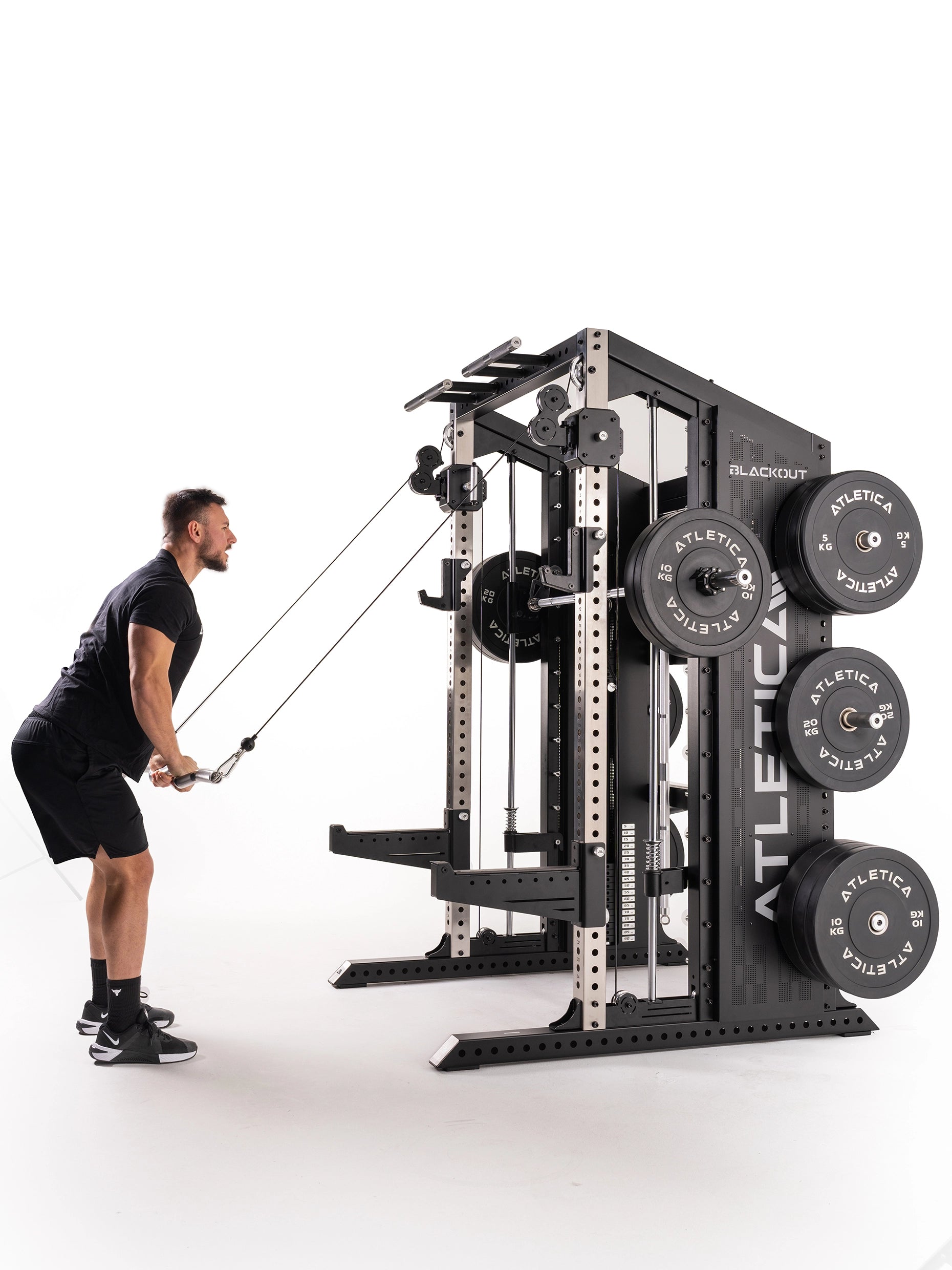 Seiltraining an der Blackout Kraftstation von Atletica: ideal für Krafttraining