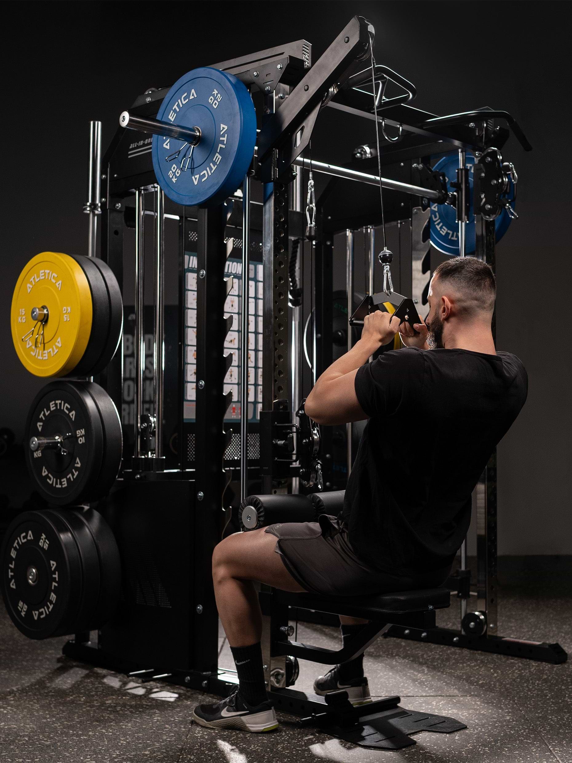 Lat Pulldown an der Fallout Kraftstation