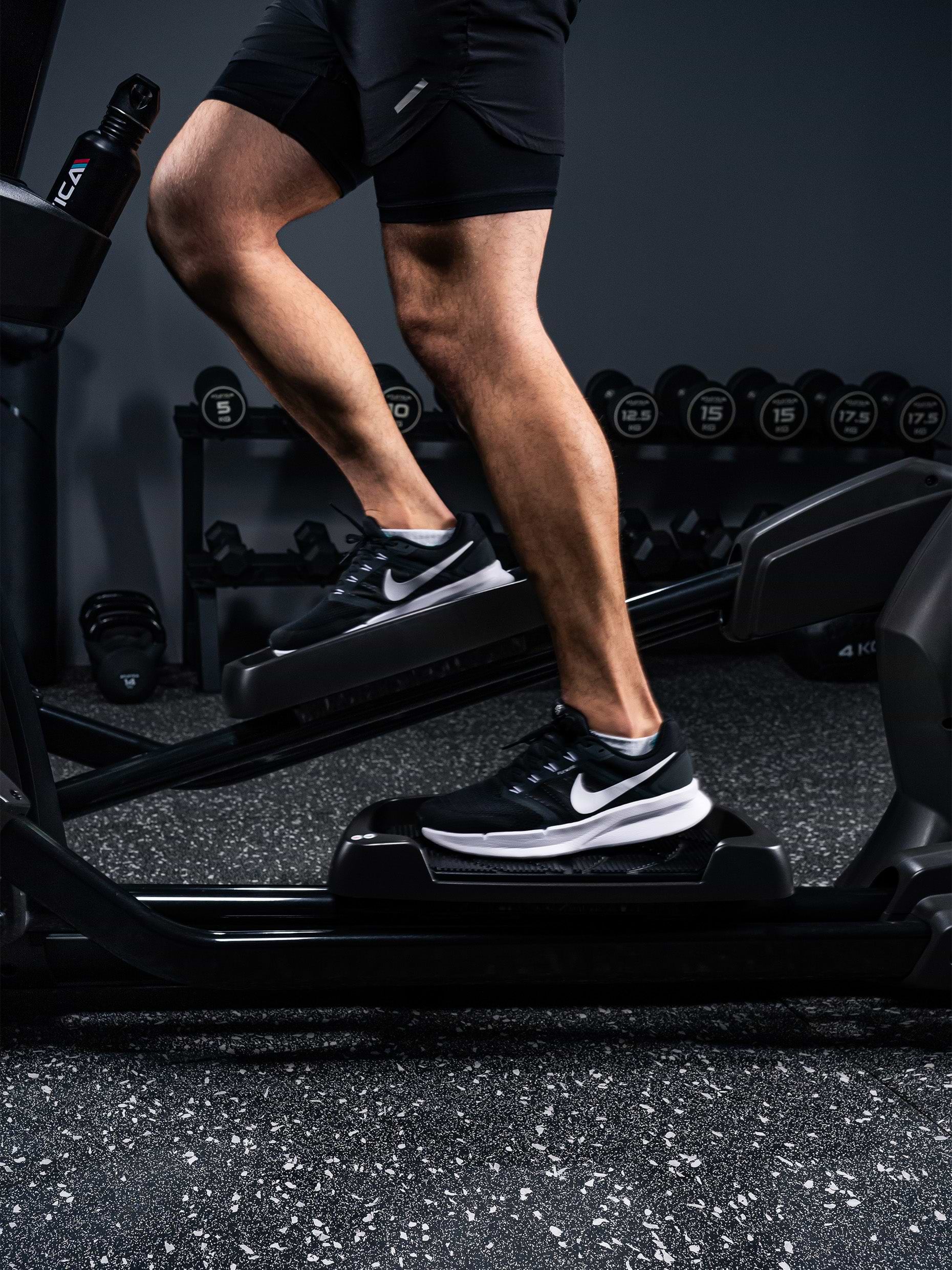 Crosstrainer Far-Stride: Rutschfeste Pedale in Übergröße