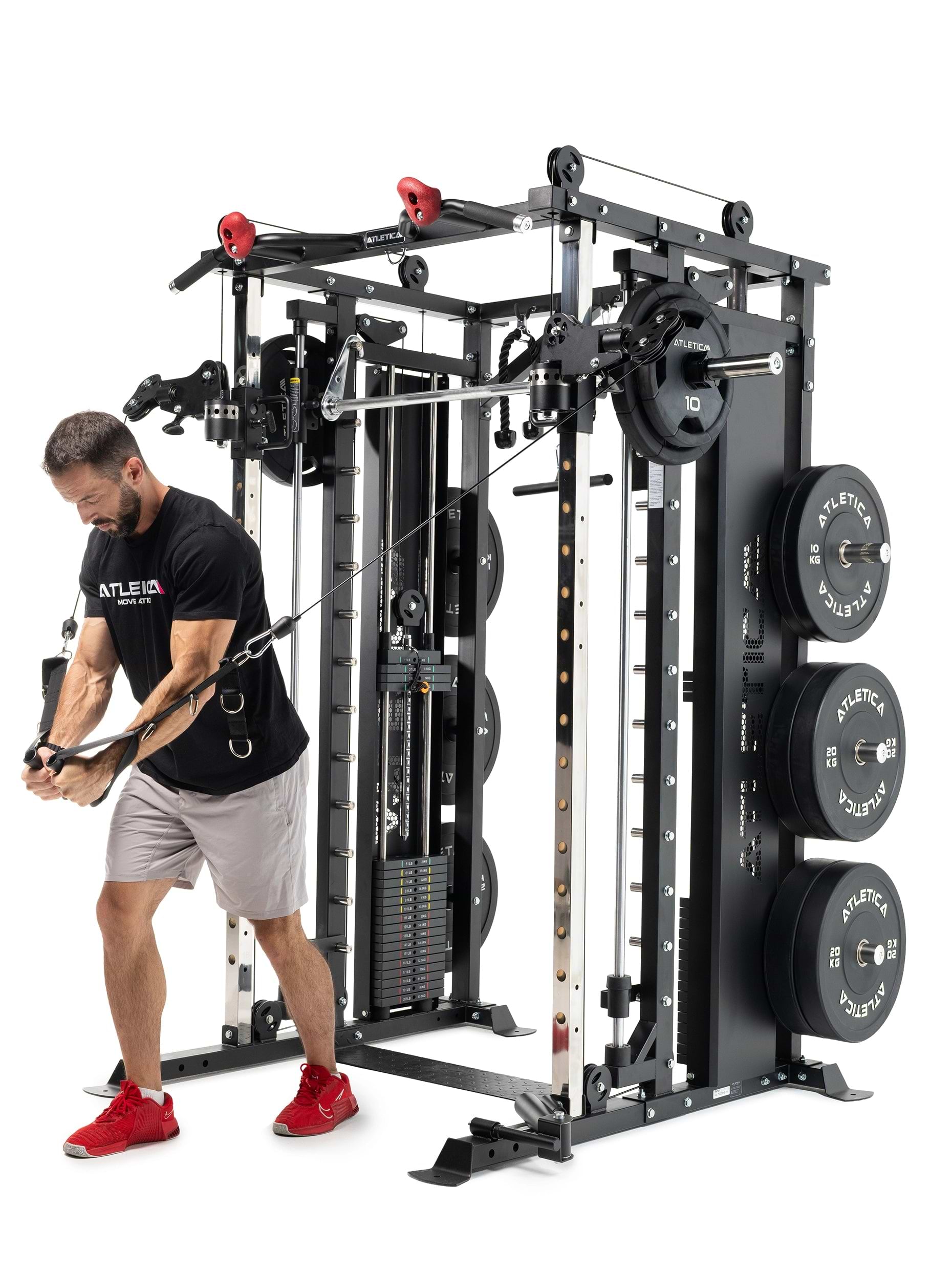 Cable Fly am Kabelzug der Fortress Kraftstation von Atletica