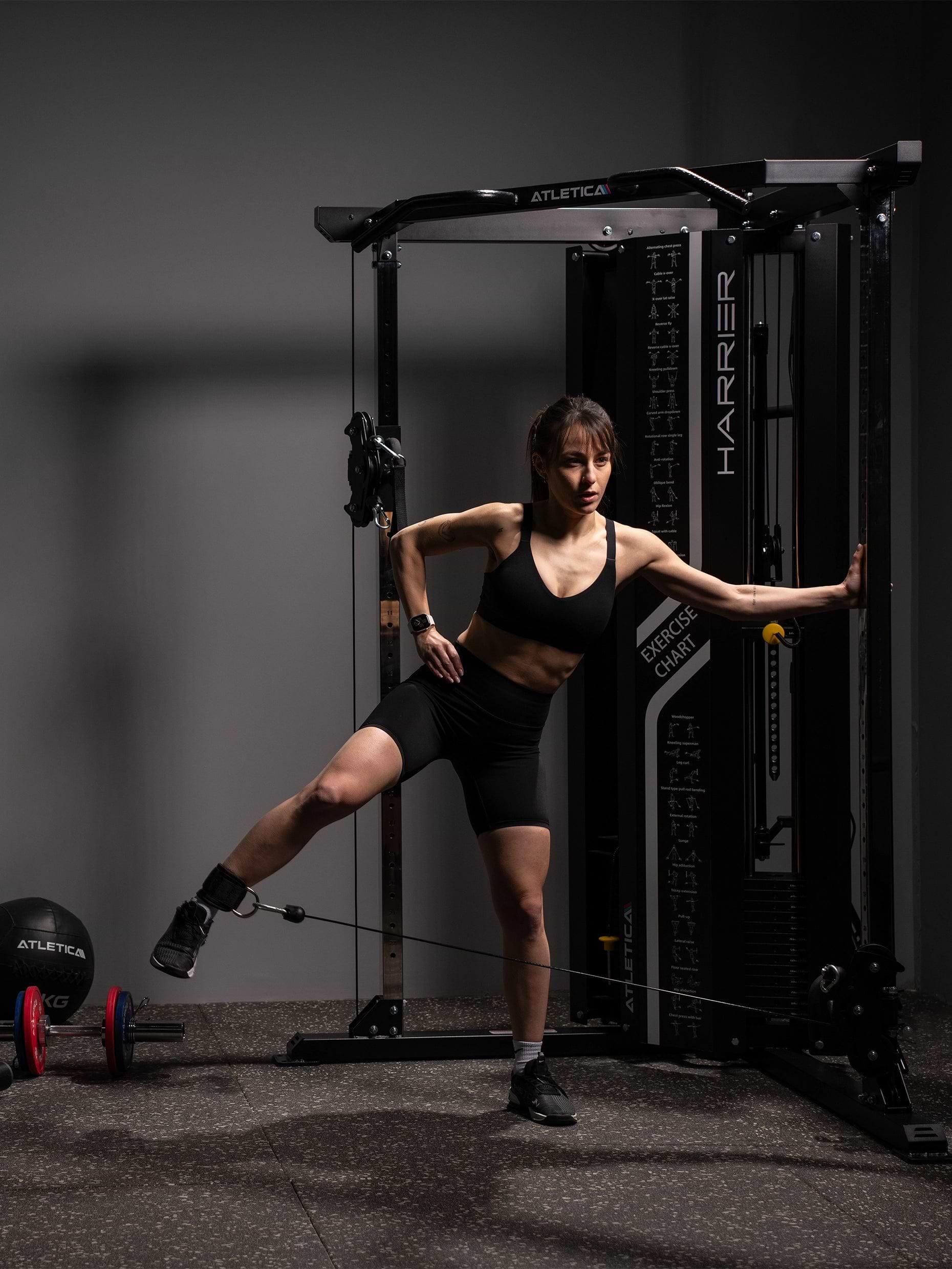 Beintraining am Kabelzug der Harrier Kabelzugstation