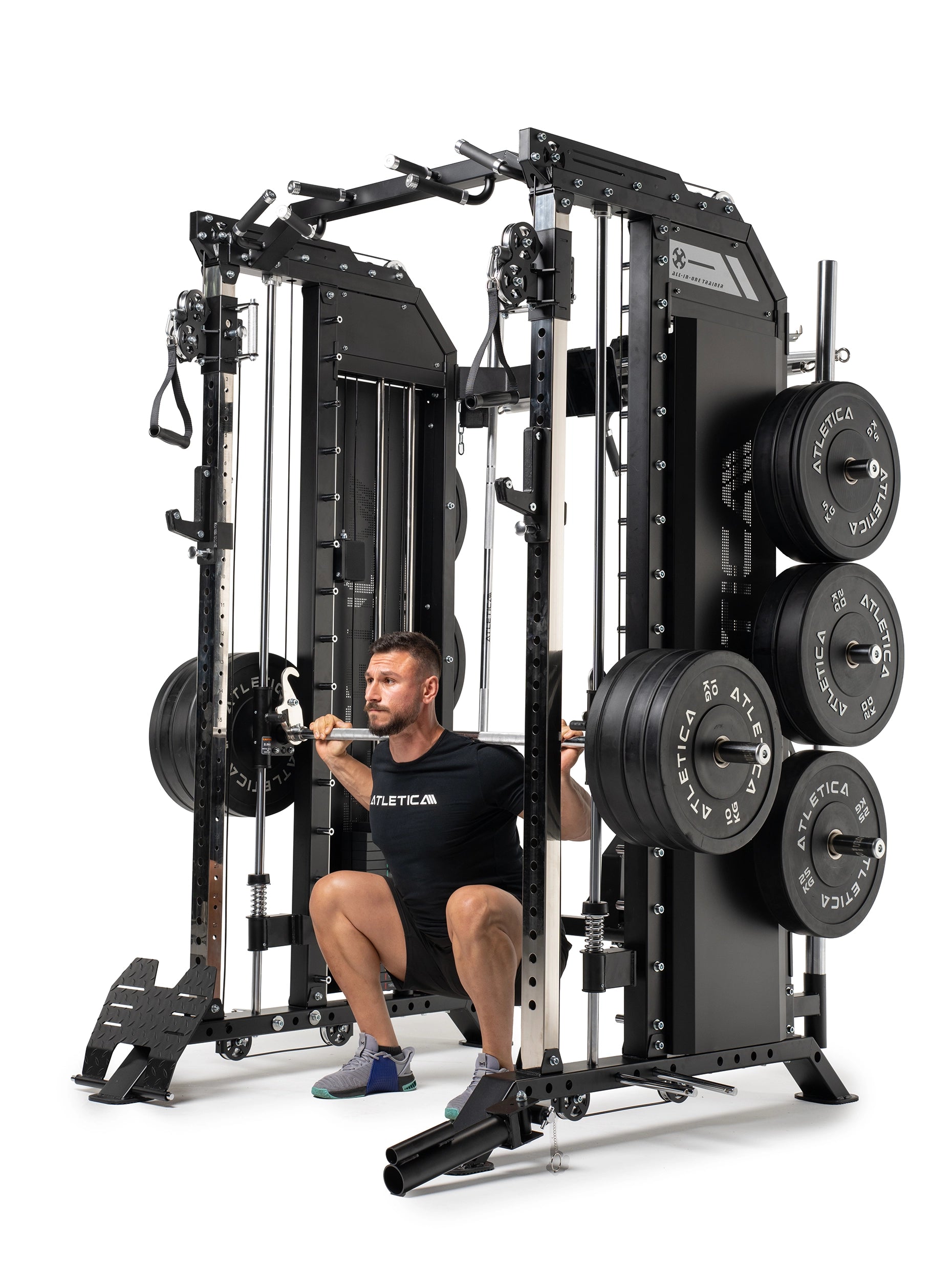 Kniebeuge an der Multipresse der Hellraiser Kraftstation