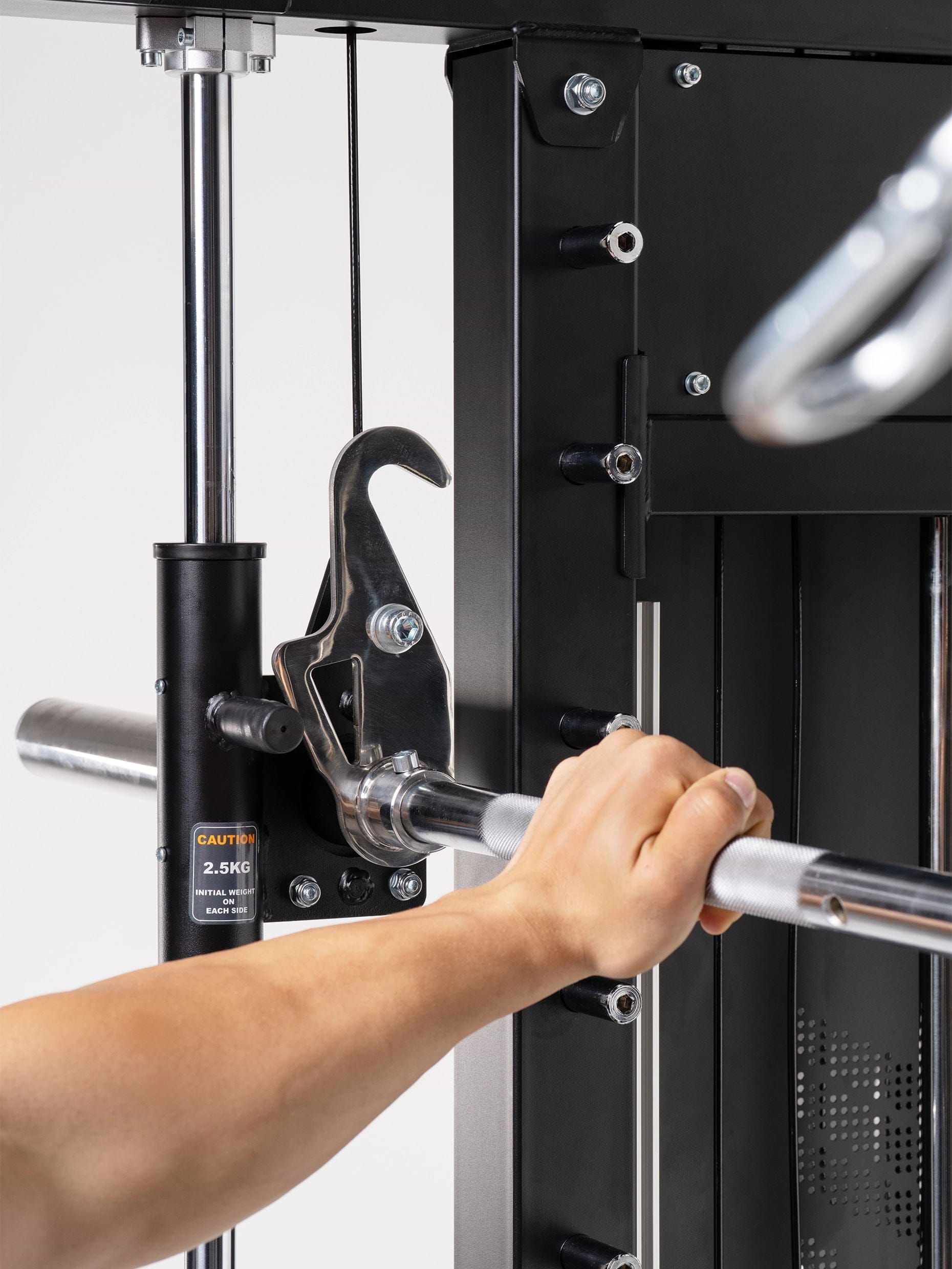 Langhantel an der Hellraiser Kraftstation Multipresse