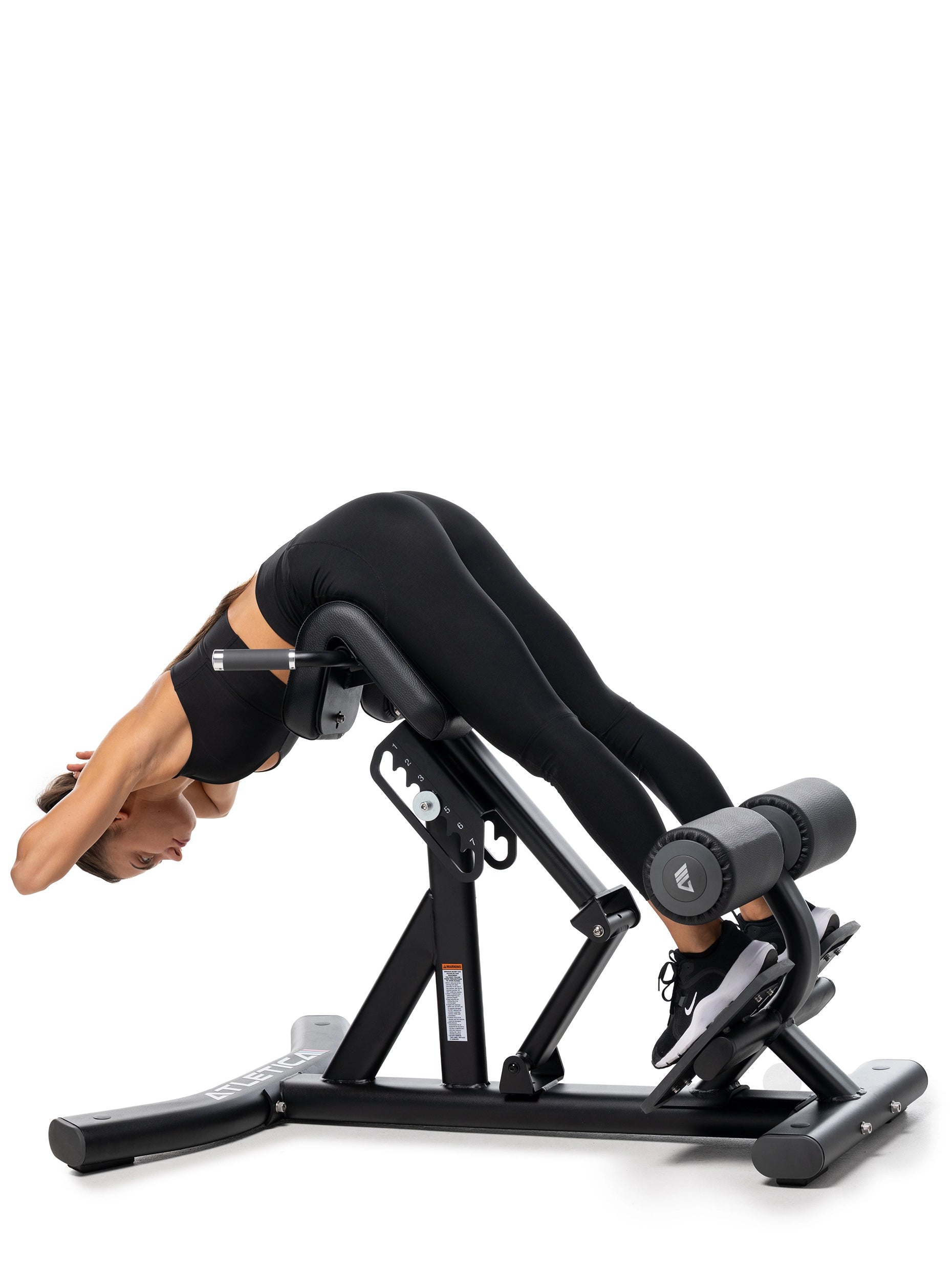 Rückenstrecken für den unteren Rücken auf der Hyperextension-Bank