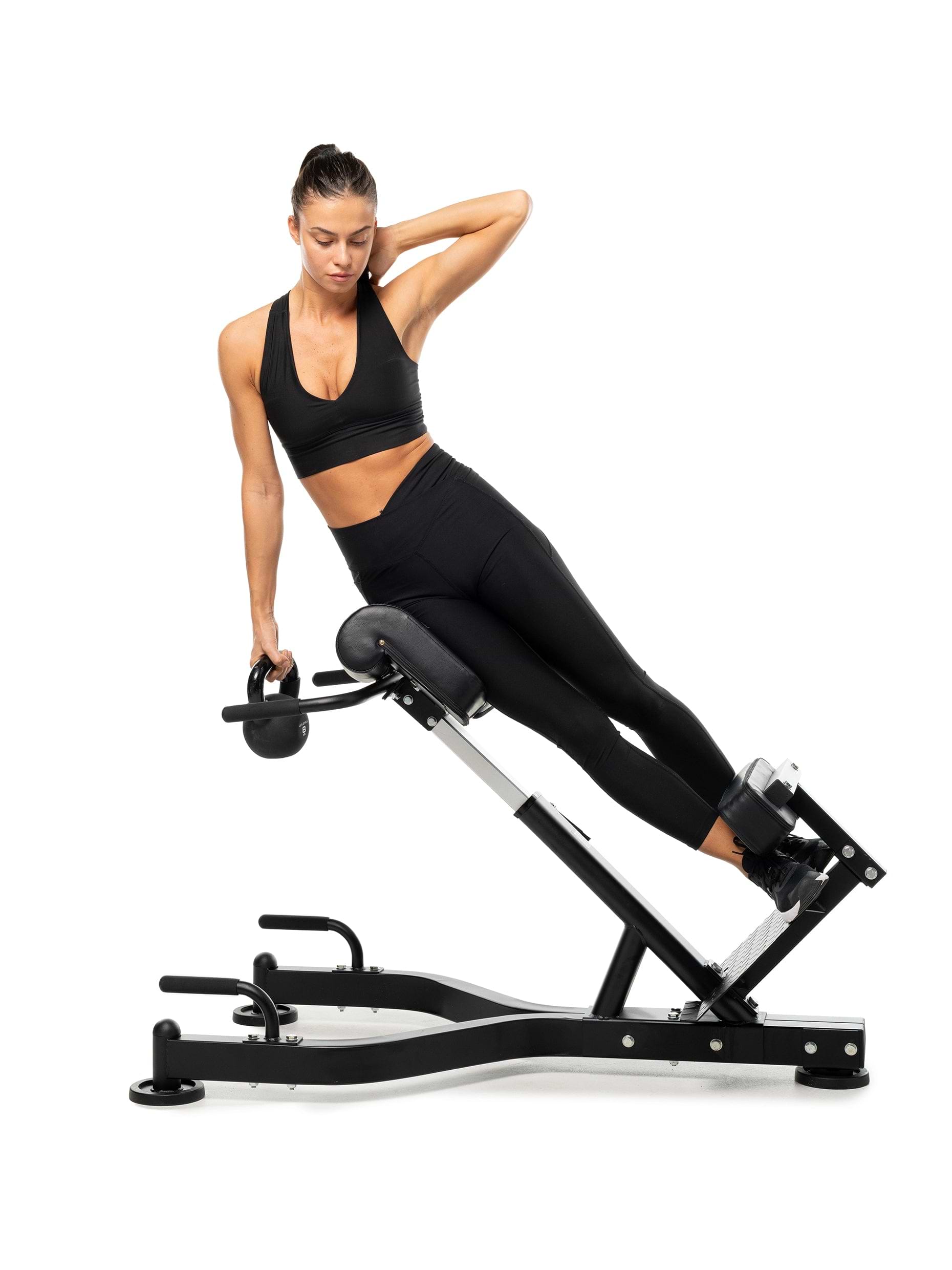 seitliche Rumpfübung mit Kettlebell am Hyperextension Gerät