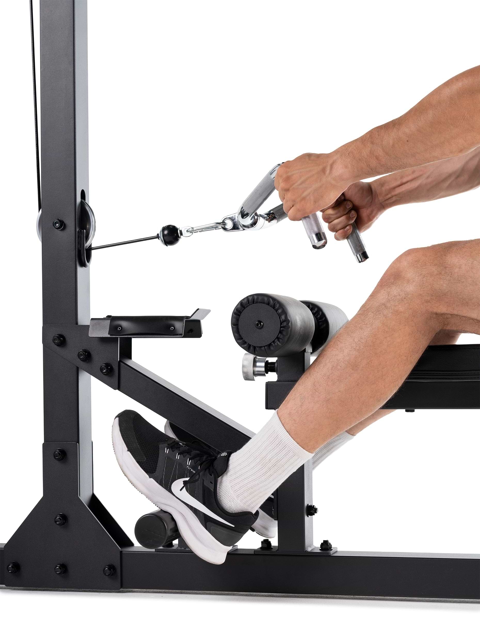 Griff fürs Rudern an der Latzug mit Ruderstation