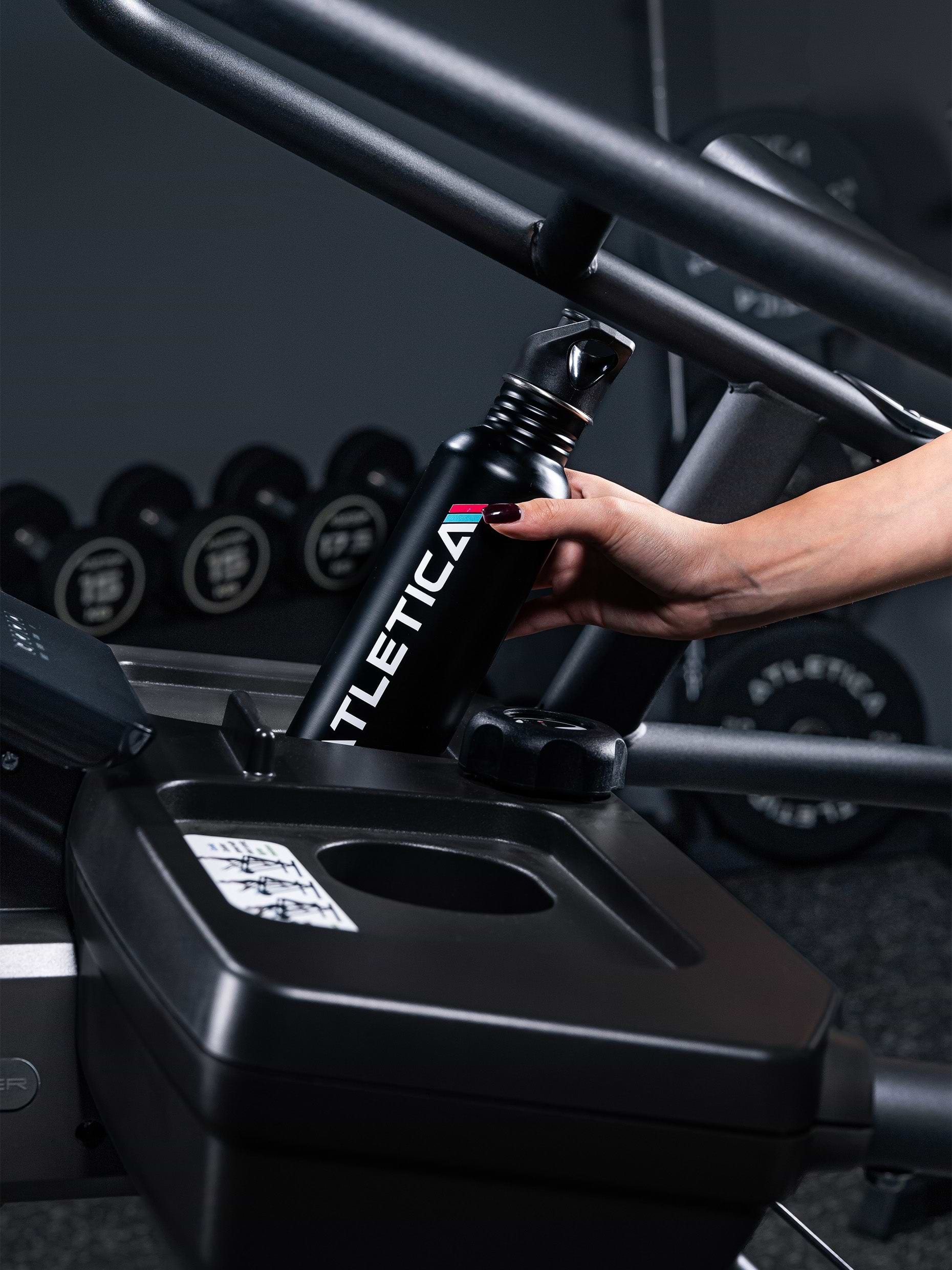 Peak Runner: Getränkehalterung auf ergonomischer Bauchhöhe