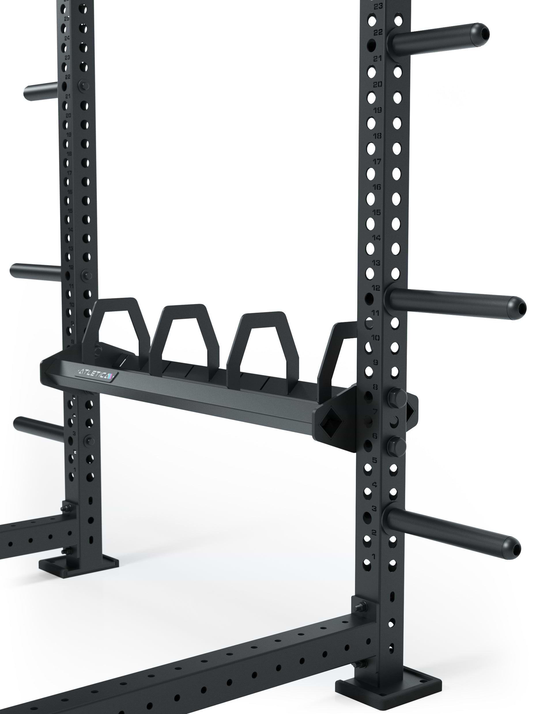 Ablage für Wallballs und Hantelscheiben von Atletica auf einem R8 Power Rack