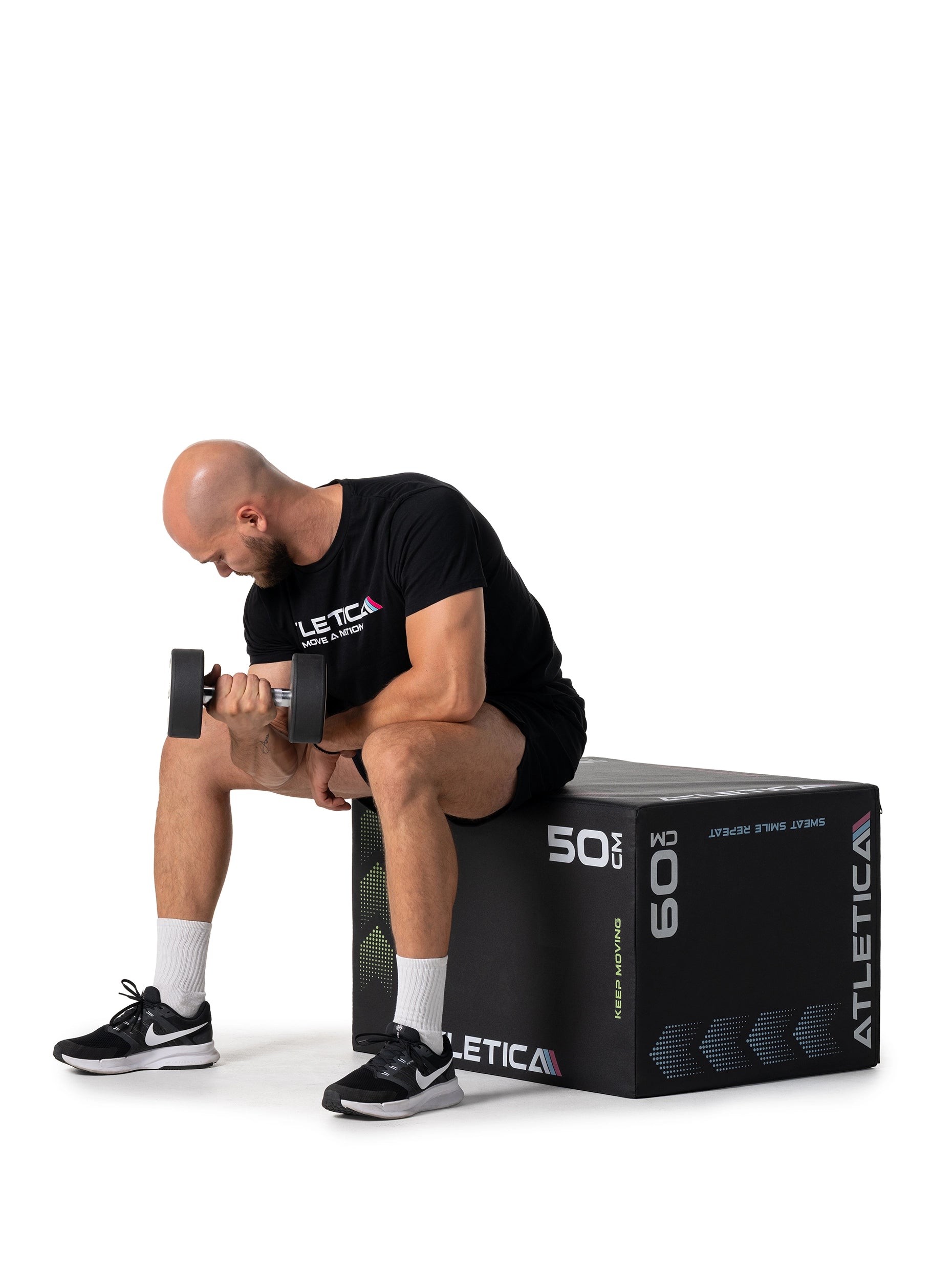 Kurzhantel Übungen auf dem Plyo Box Pro von Atletica