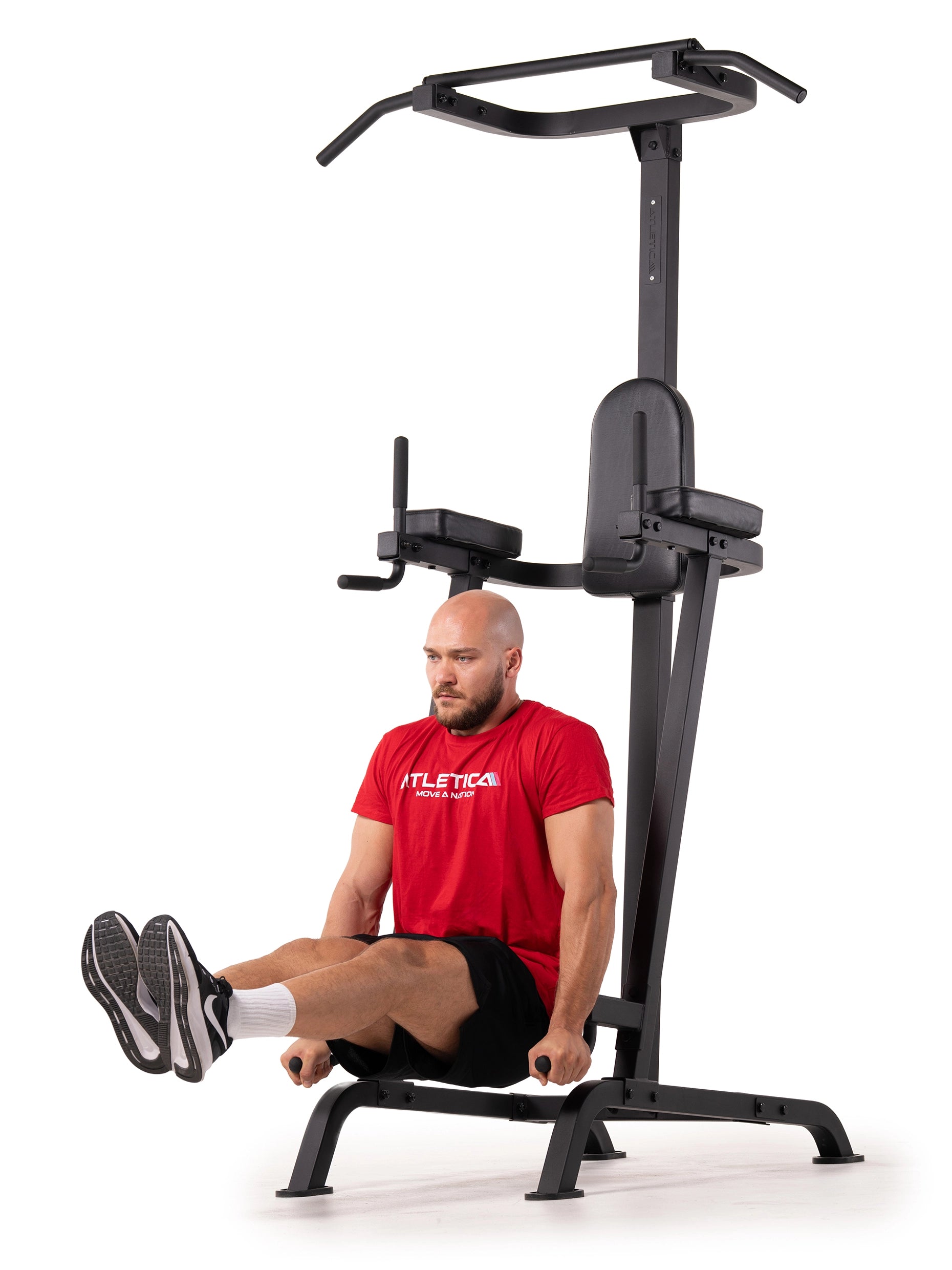 L-Sit stützendes Beinheben im 90 Grad Winkel für Stärkung der Bauchmuskulatur am Power Tower