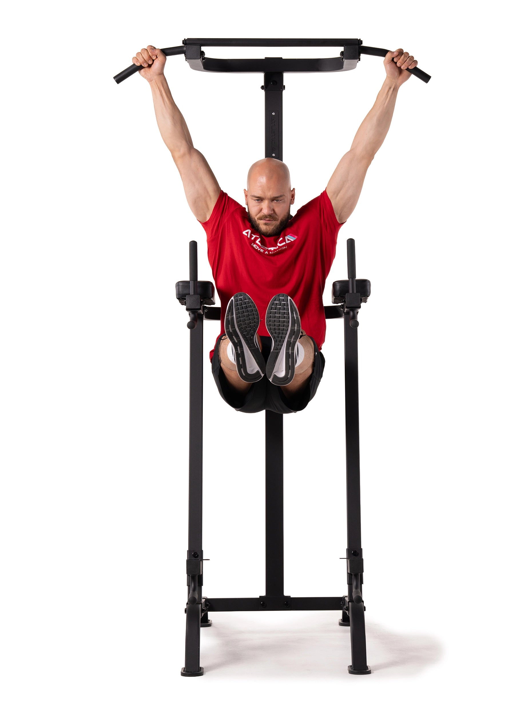 Hängendes Beinheben am Kraftturm von Atletica