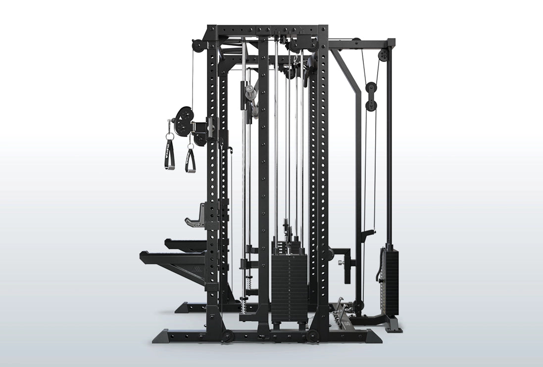 Atletica R7 EVO Fighter Power Rack mit konfigurierbarem Latzug, Gewichtsstapeln und Rudereinheit