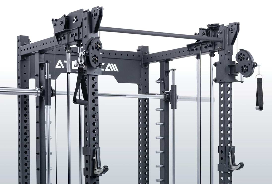 R8 Power Rack Konfigurator mit umfangreicher Attachment-Auswahl, J-Hooks und Kabelzuggriffen