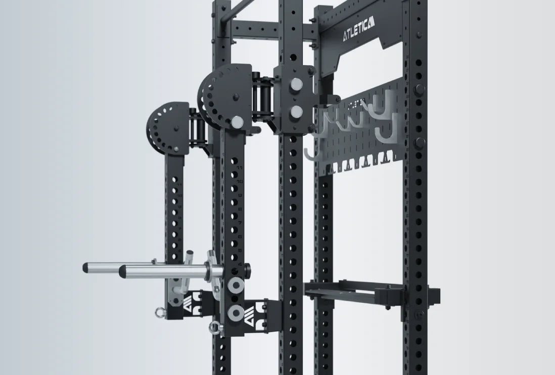 R8 Stereo Power Rack mit werkzeugloser Höhenverstellung über doppelt gesicherte Bolzen und gerändelte Griffe der Jammer Arms