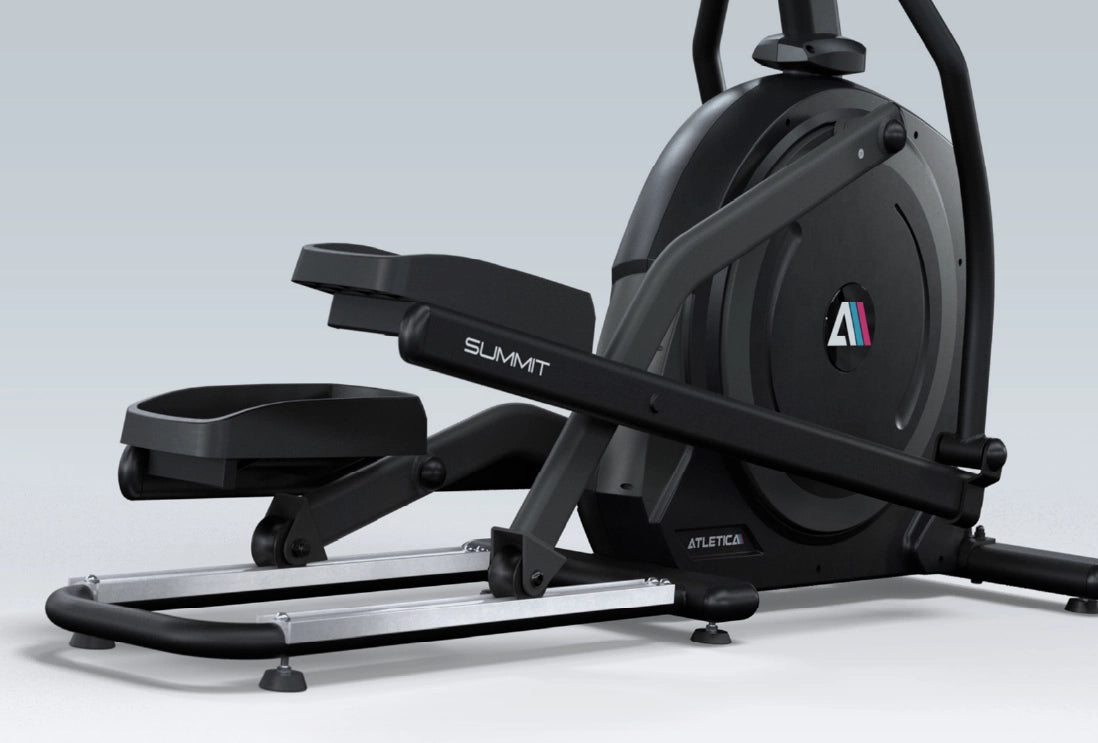 Summit Crosstrainer: Natürlicher Bewegungsablauf und gelenkschonendes Training dank 9cm Pedalabstand