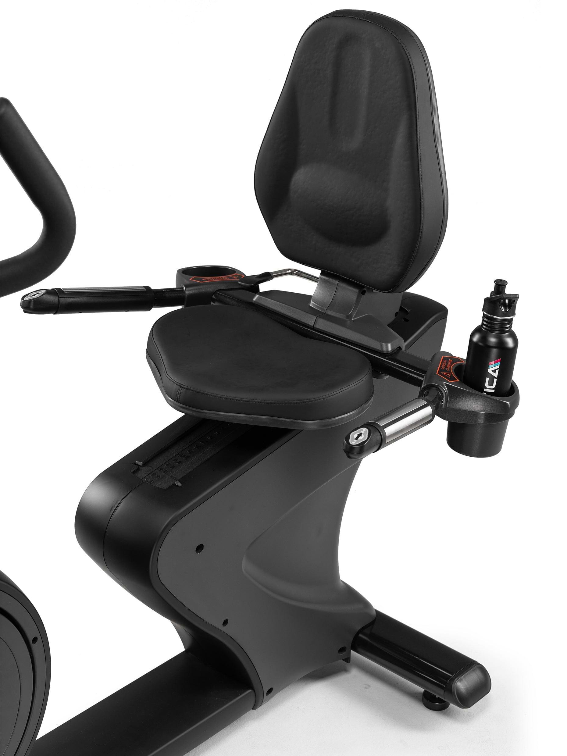 ATLETICA Recline Recumbent Bike für das Fitnessstudio: pneumatische Sitzverstellung