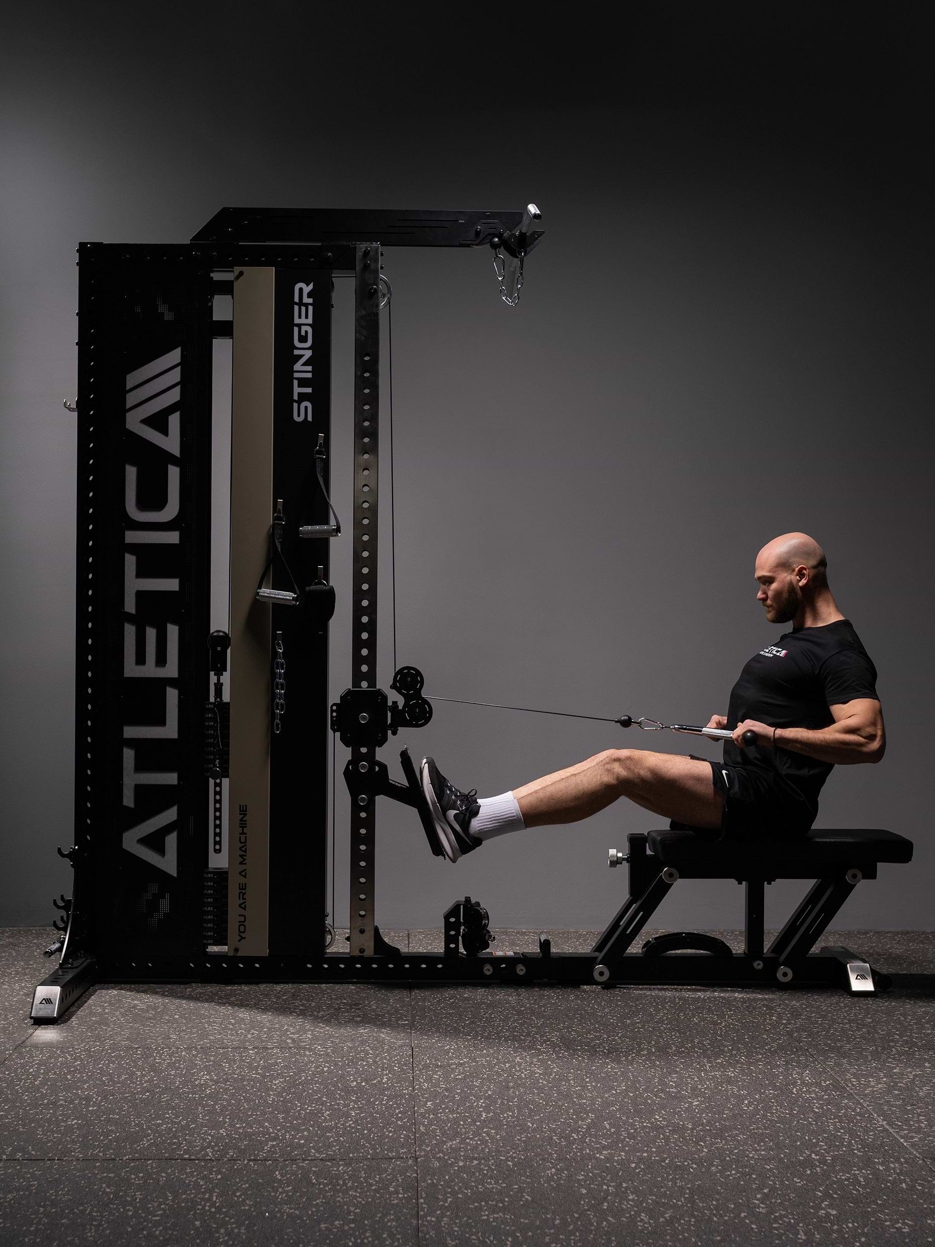 Latzug Rudern am Stinger Functional Cable Tower