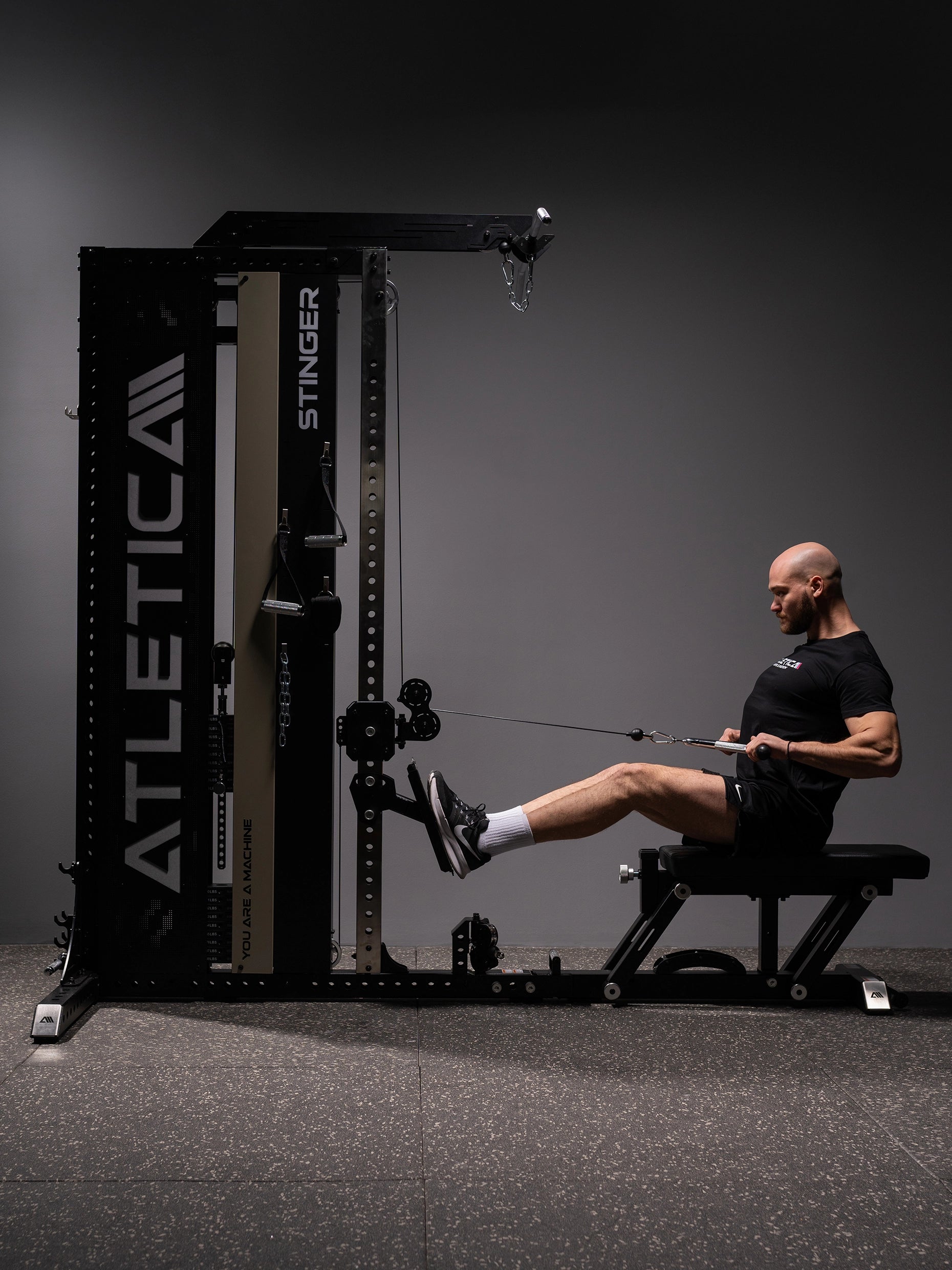 Latzug Rudern am Stinger Functional Cable Tower