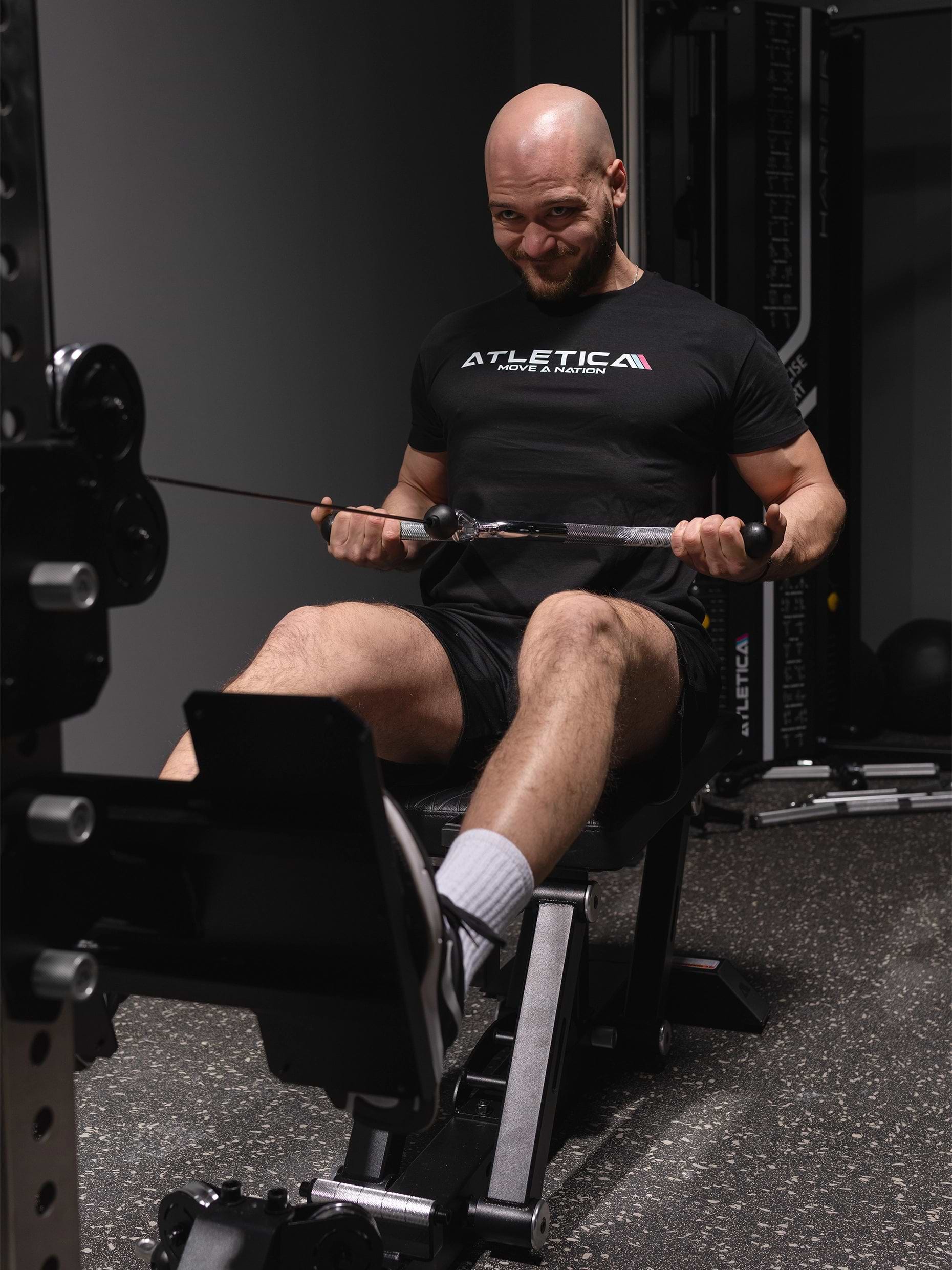 Rudern am Stinger Kabelzug