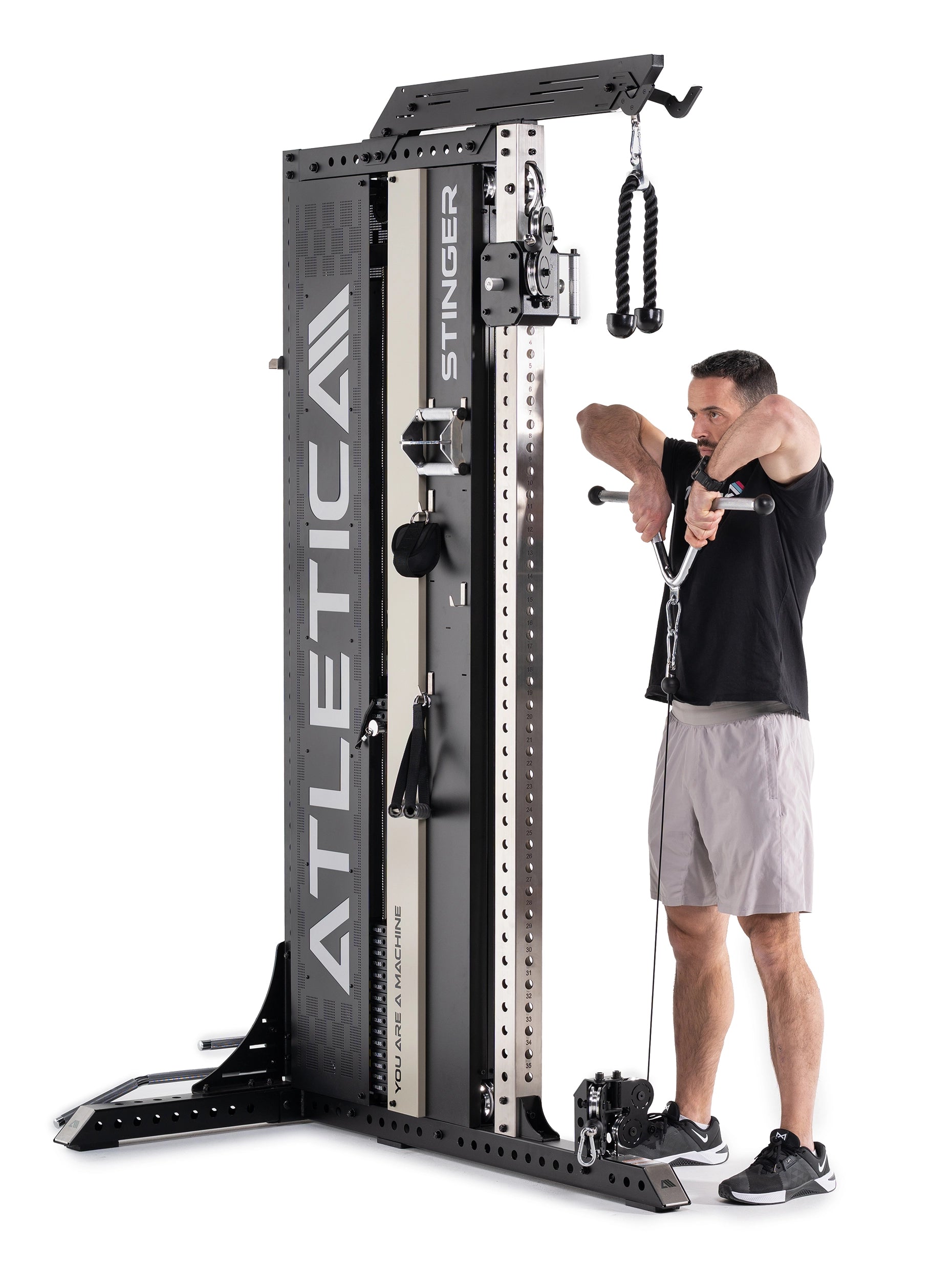 Stinger Kabelzugturm: Zug- & Druckübungen am Latzug