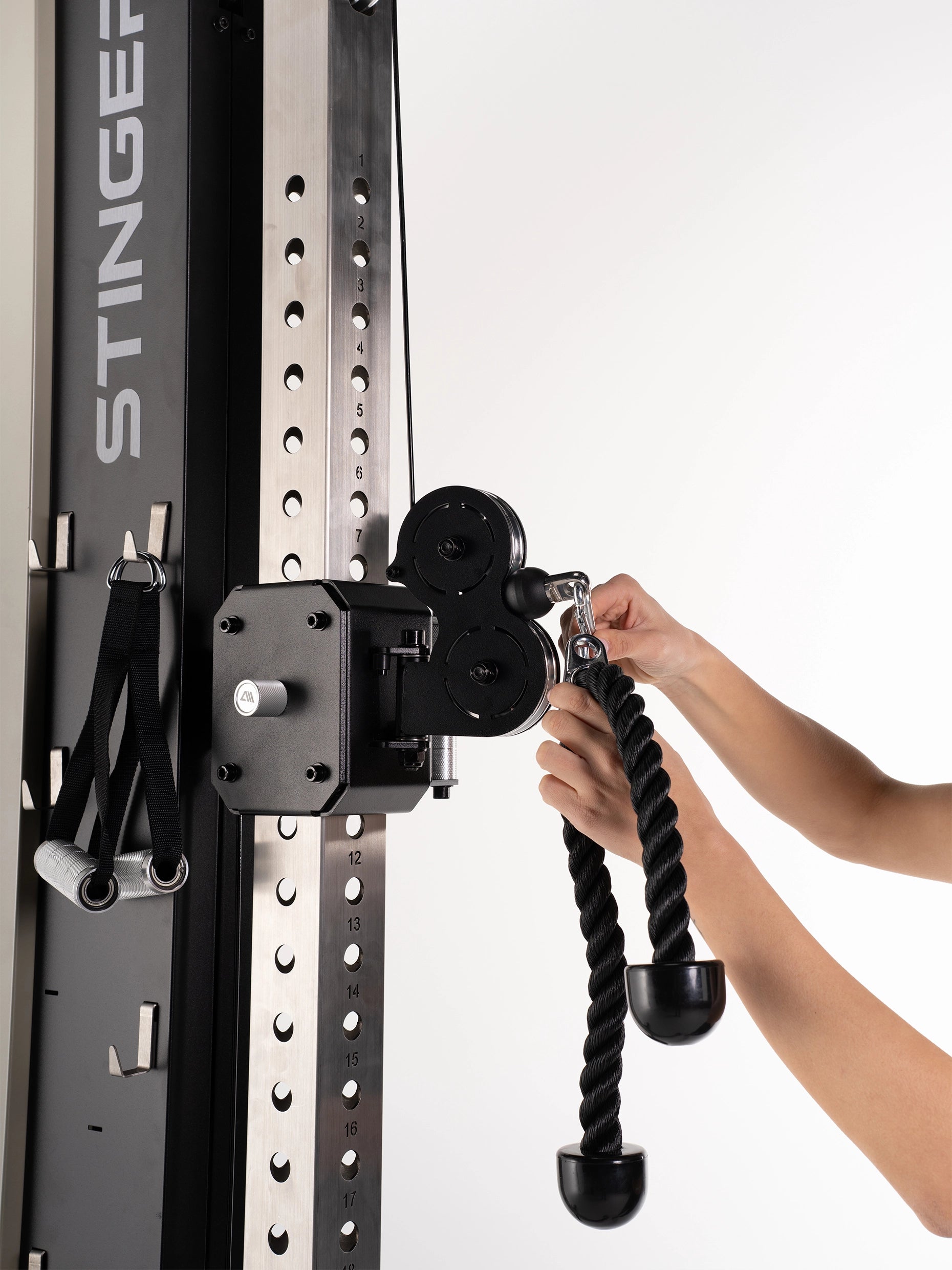 Atletica Stinger Kabelzugturm mit Trizeps Seil 