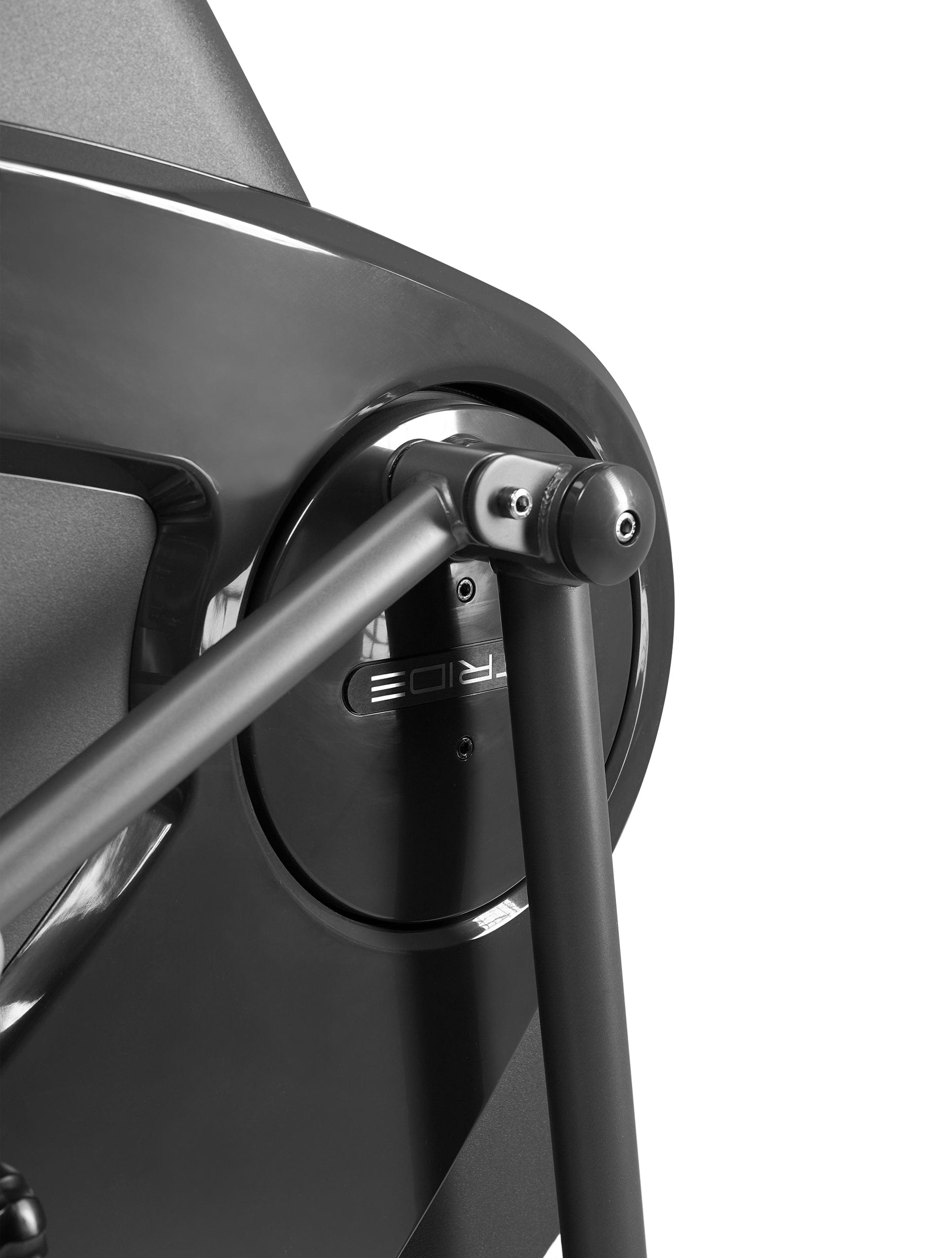 Crosstrainer Stride von ATLETICA: Kleine Stellfläche durch innovatives Schwungscheiben Design