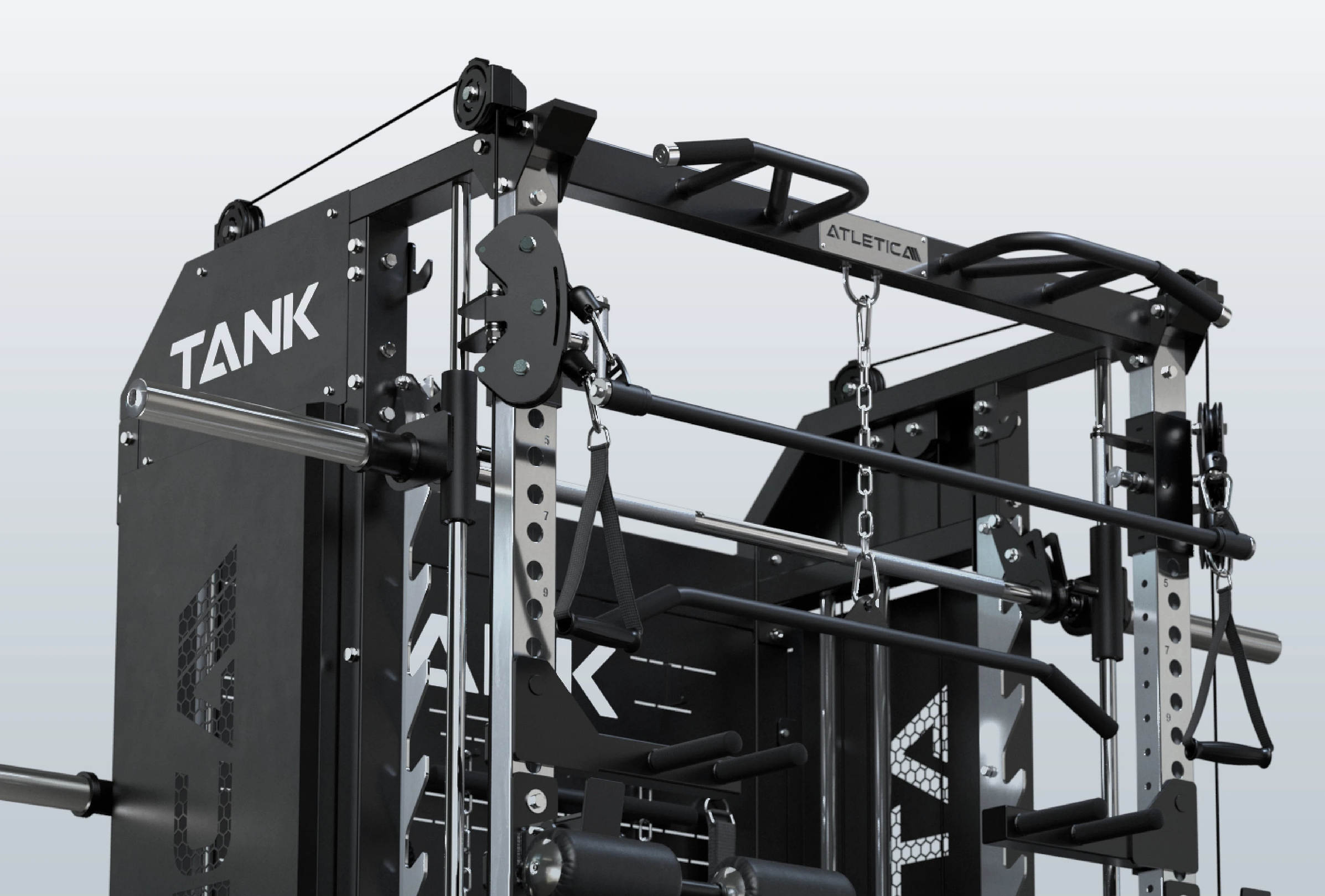 Tank Kraftstation von Atletica mit dualem Kabelzug und integrierter Klimmzugstange