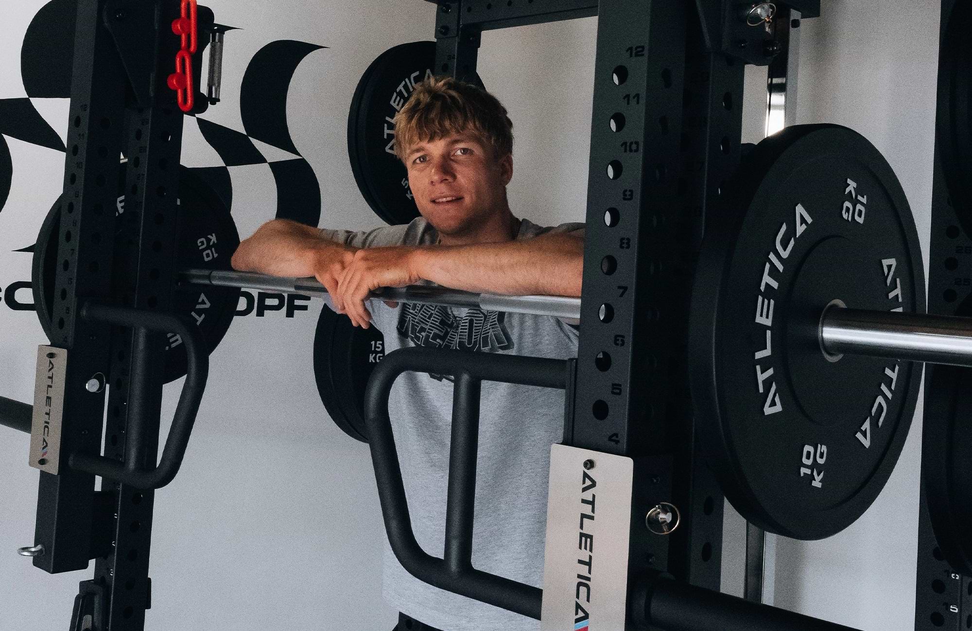 Atletica Athleten: Jacob Schopf am R7 Power Rack