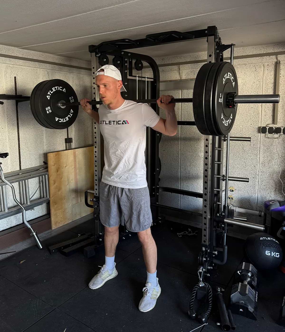 Niklas Lomb Back Squat im Home Gym von Atletica